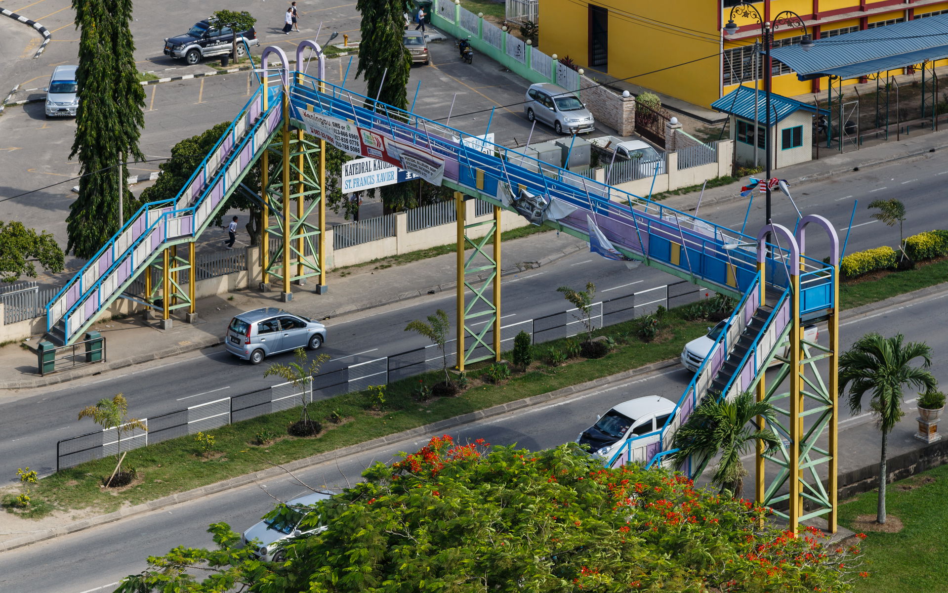 Keningau, Sabah: Footbridge in front of Sekolah Menengah Saint …