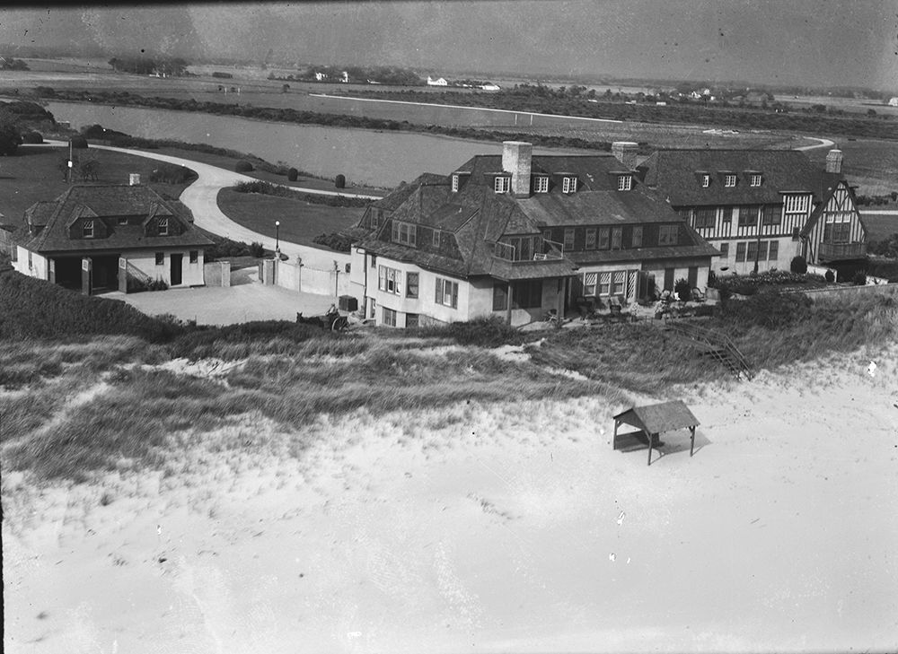 Title: [Unidentified estate, Southampton, NY]

Creator: Robert …