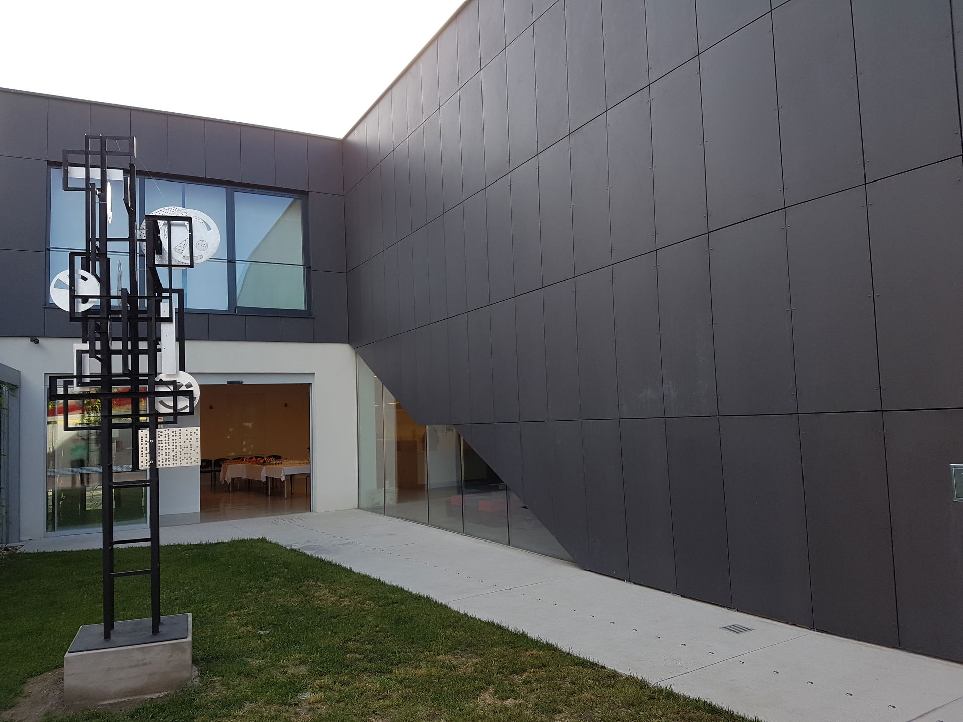 Nicolas Schöffer donated a collection of his works to his nativ…