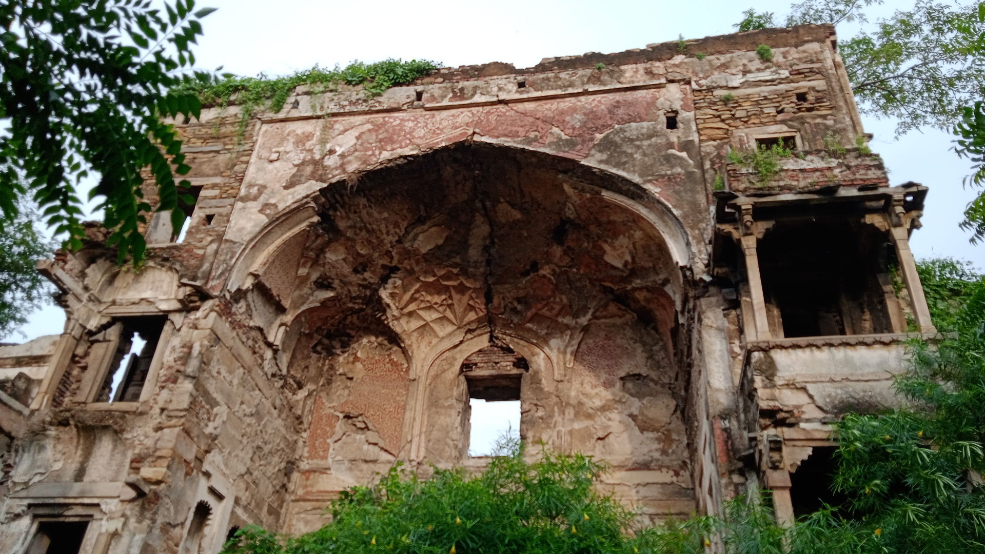 Remains of fort of Hasan Shah Suri, Sasaram, Bihar
This fort ha…