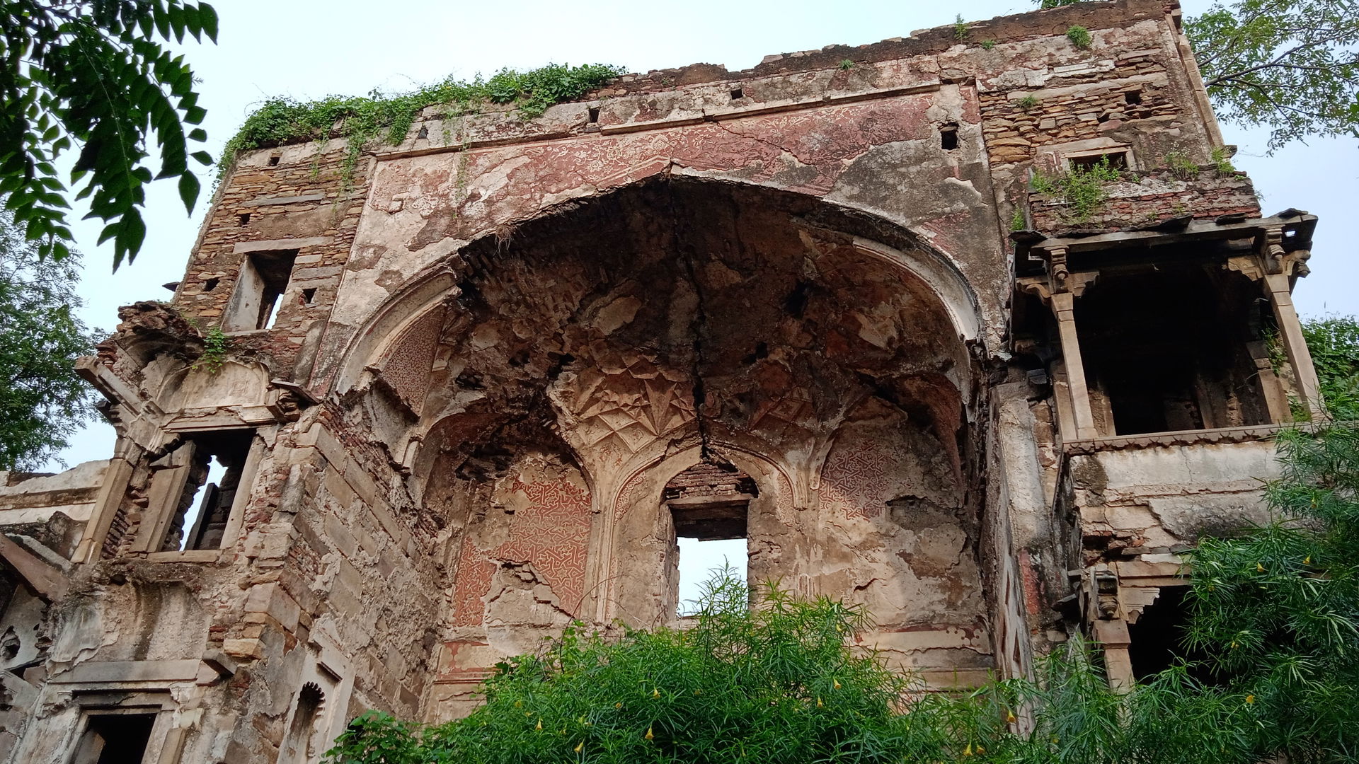 Remains of fort of Hasan Shah Suri, Sasaram, Bihar
This fort ha…