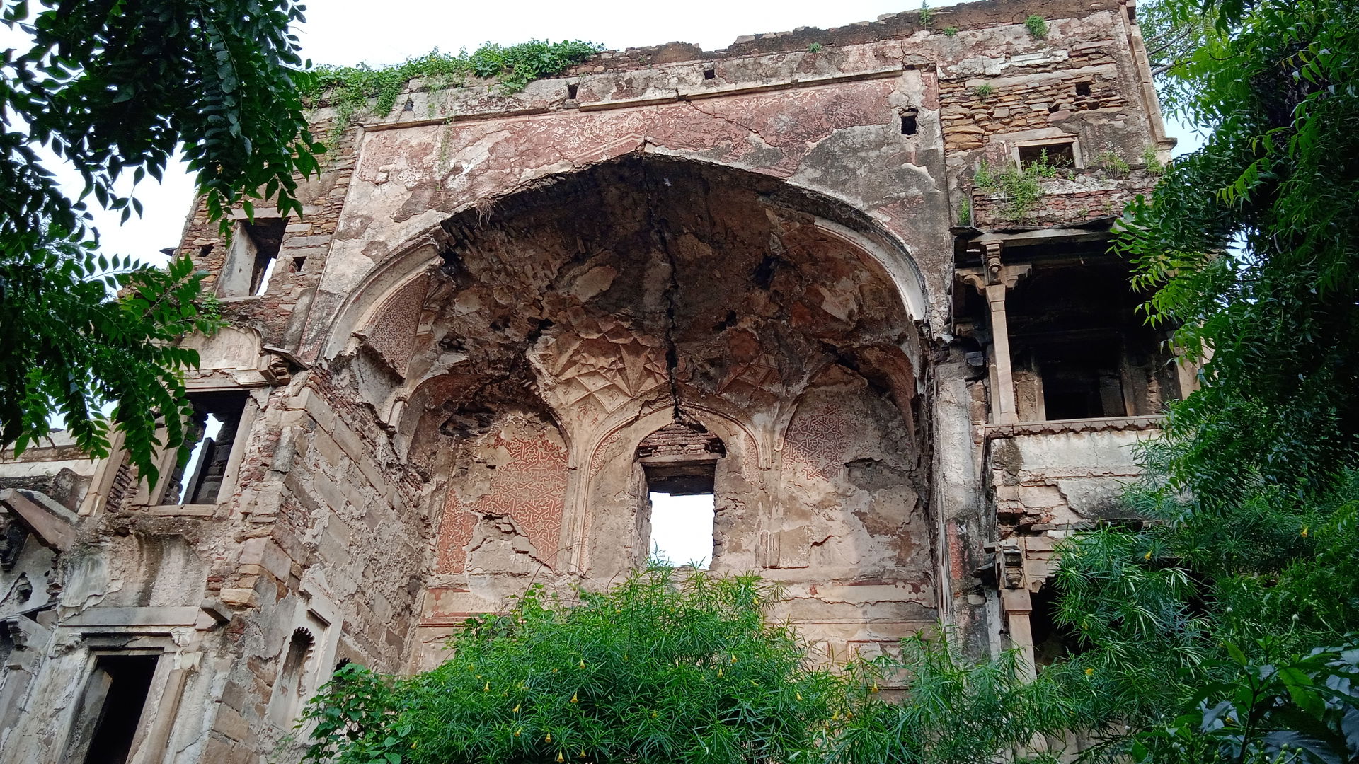 Remains of fort of Hasan Shah Suri, Sasaram, Bihar
This fort ha…