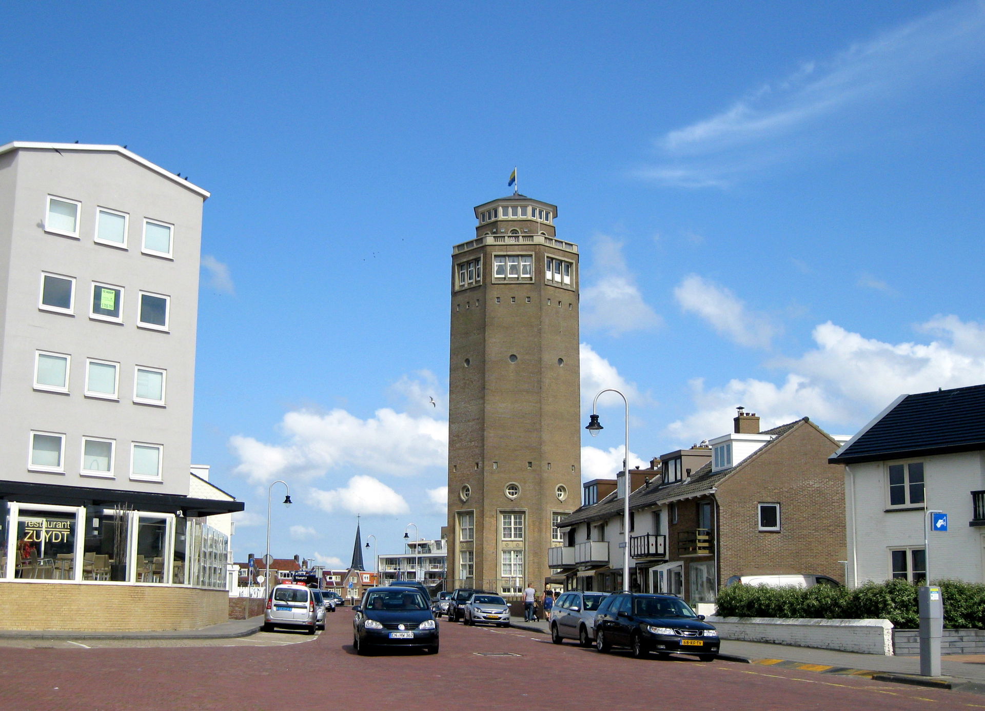 Zicht op een deel van de Thorbeckestraat en de watertoren in Za…