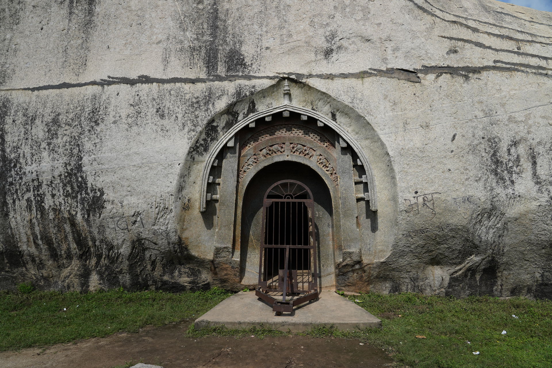 The Lomas Rishi Cave, also called the Grotto of Lomas Rishi, is…