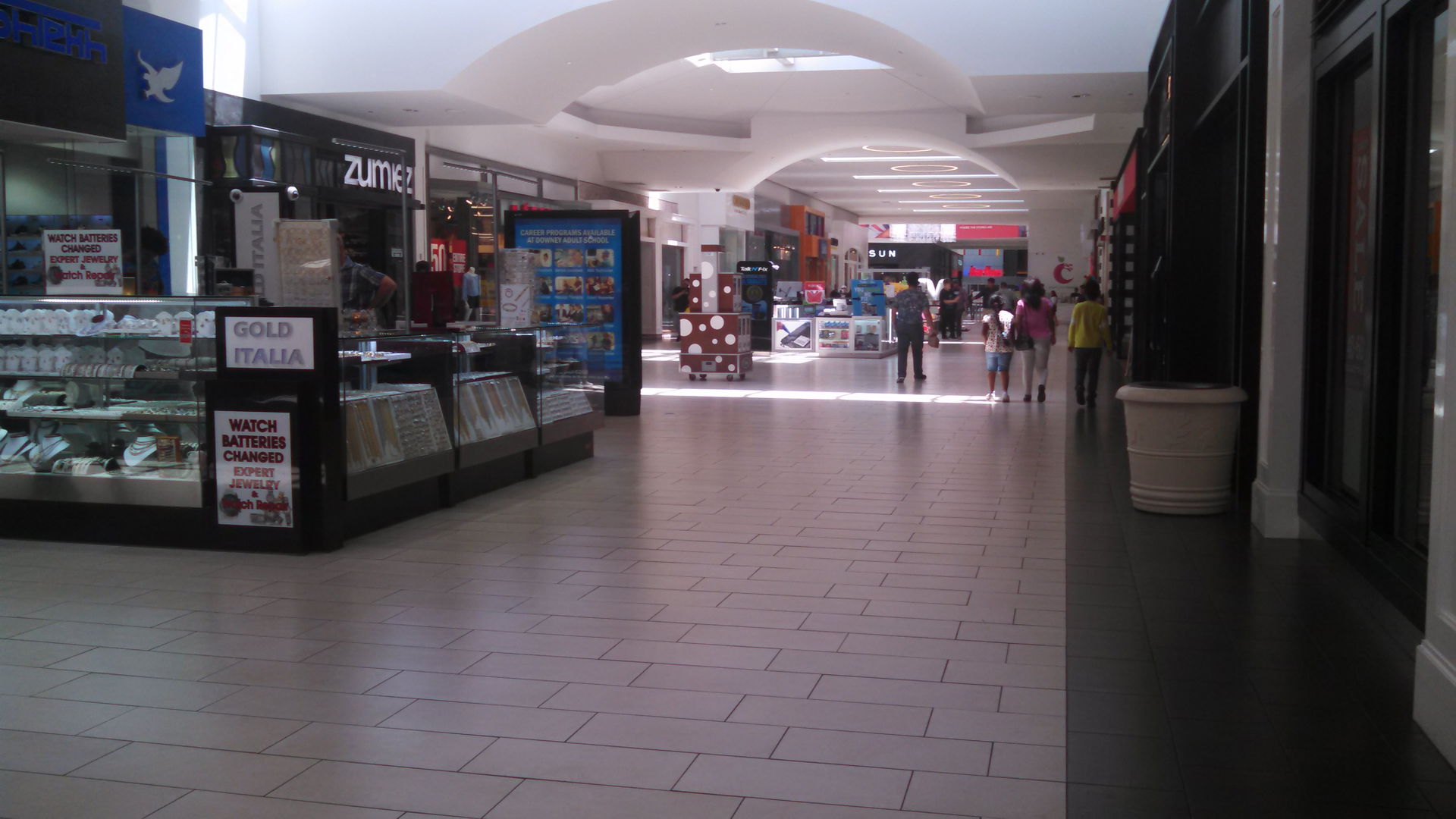 Cerritos Mall, Los Cerritos Center, in Cerritos California