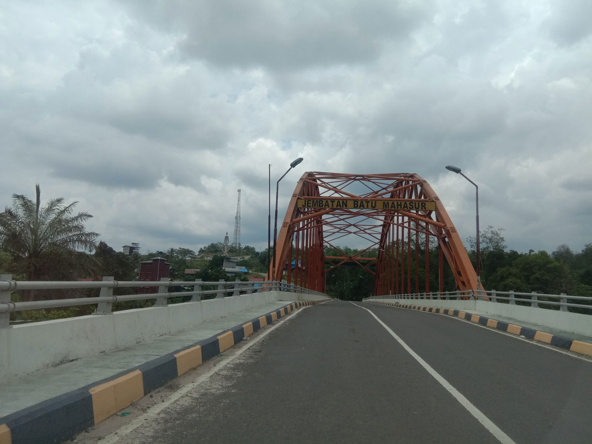 Jembatan Batu Mahasur, Jembatan yang menandakan atau gerbang ma…