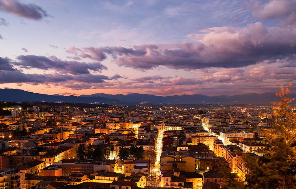 Cosenza nuova vista dal centro storico al tramonto