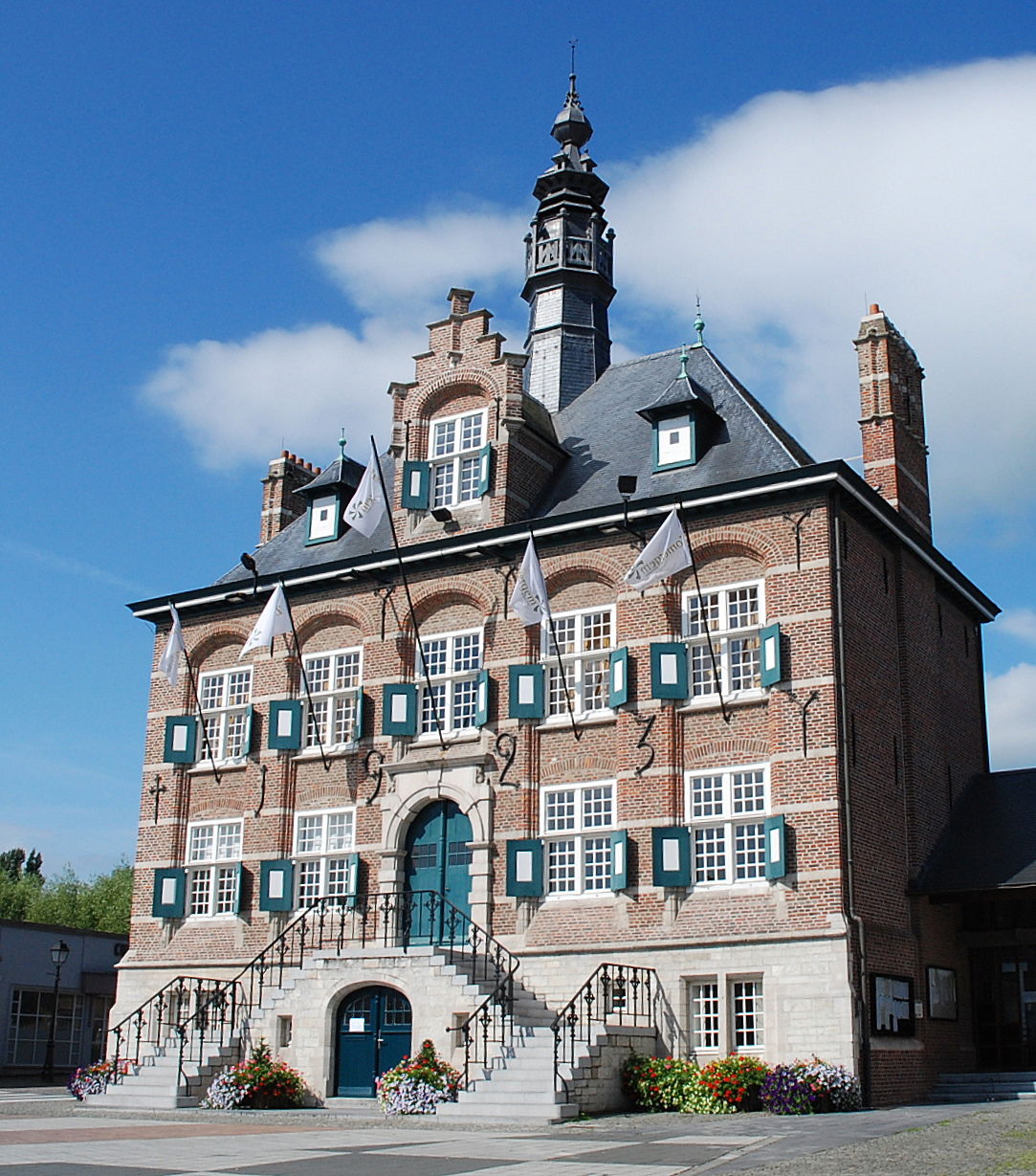 Het gemeentehuis van Zomergem, België. Ontwerp van archit. Vale…