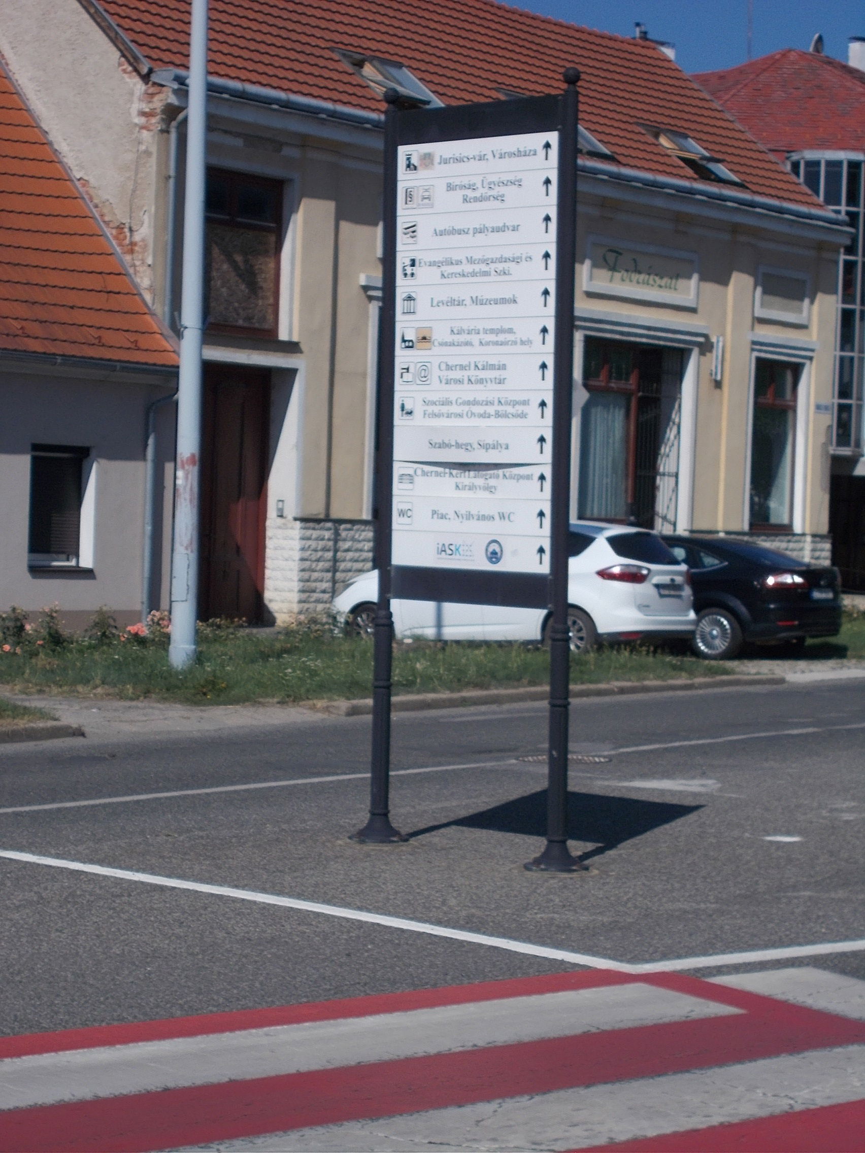 All sights in one direction - before 38 Rákóczi Street, Kősze…