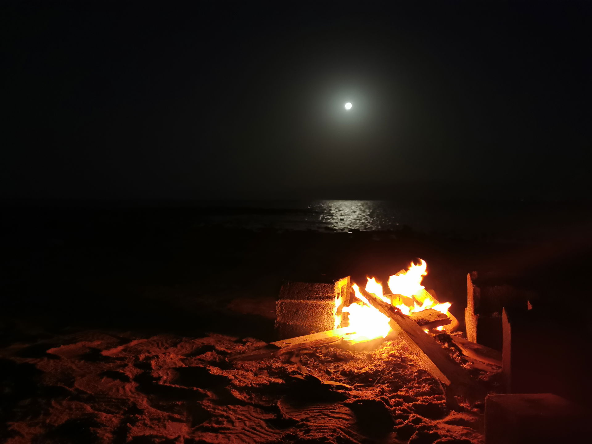 Camp fire in Sharma sea (Tabuk/Saudi Arabia)