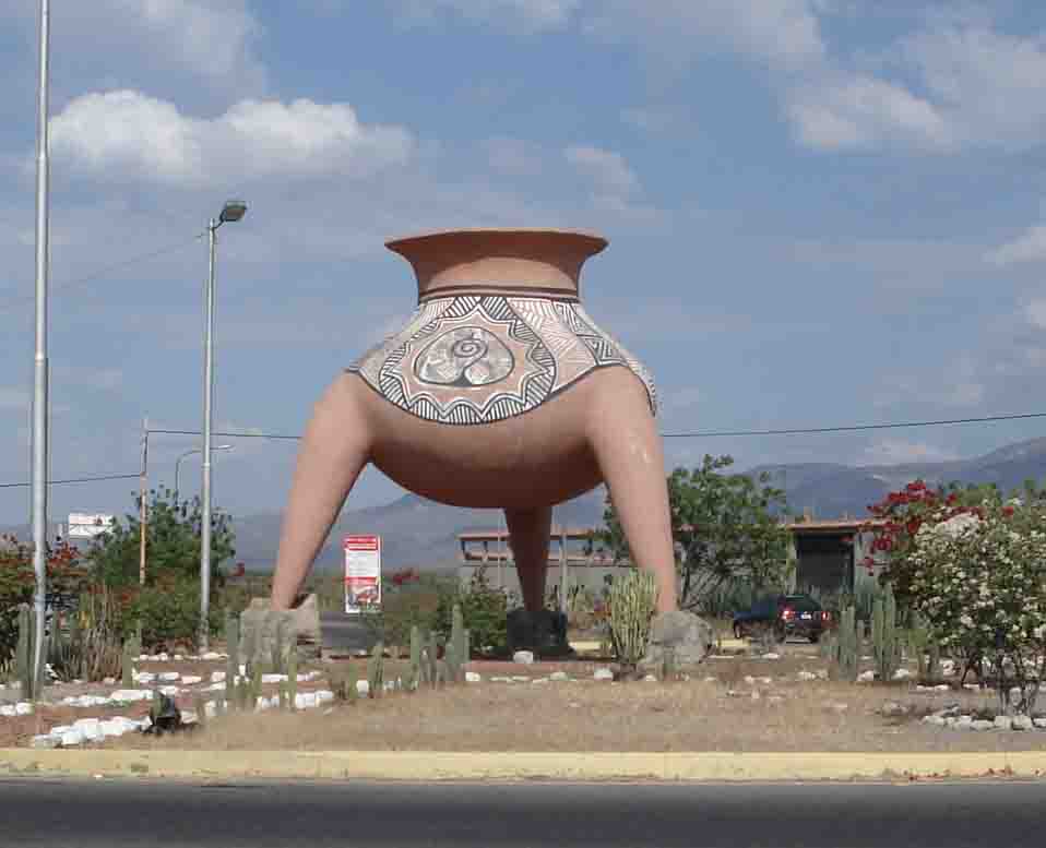 Picture of the tinaja in the Quíbor crossroad.
