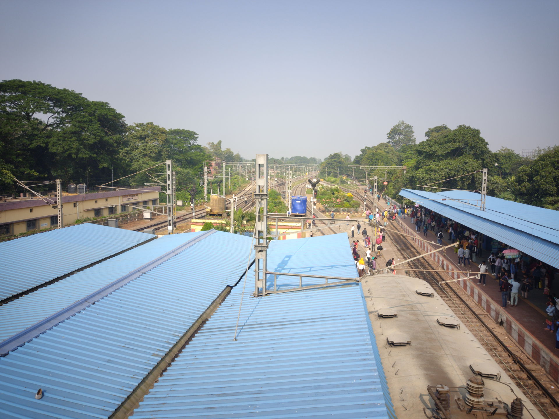 Bangaon Junction railway station from northmost FOB overlooking…