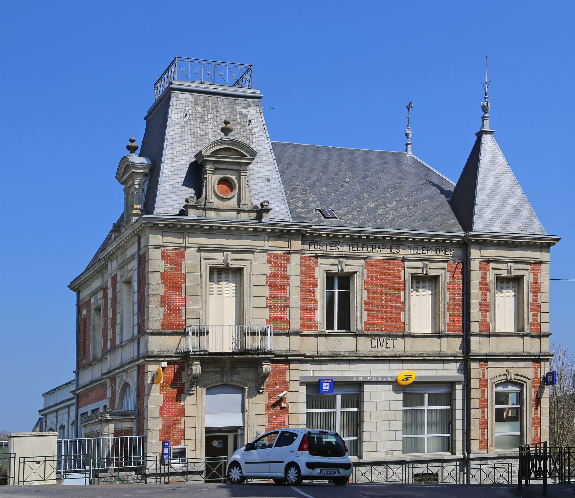 Givet (Ardennen, Frankreich): Postamt.