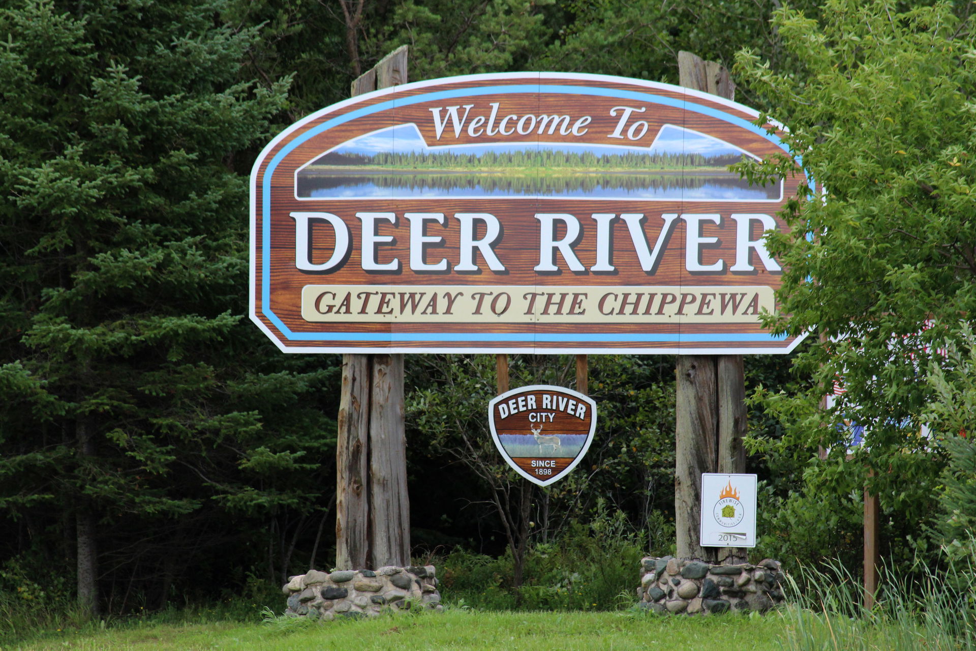 Welcome sign
Deer River, Minnesota