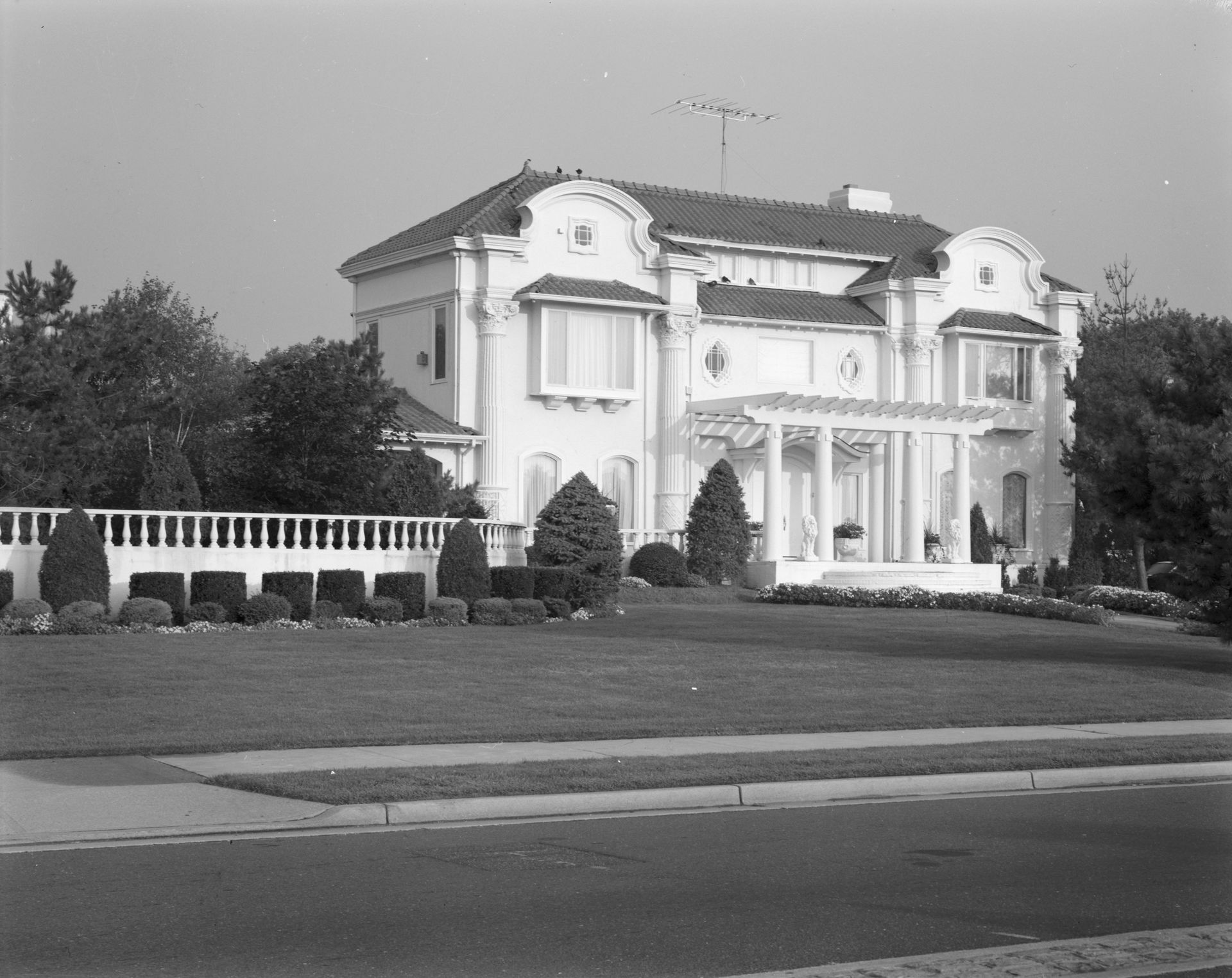House on Ocean Boulevard, Deal NJ see our File:CLOSER VIEW OF E…