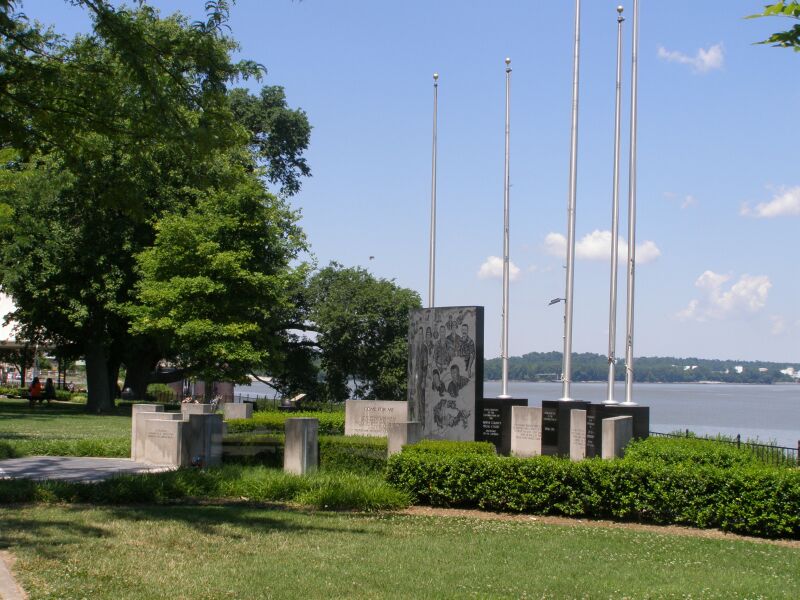 Military Memorial on the Ohio Riverfront, at Owensboro, Kentuck…