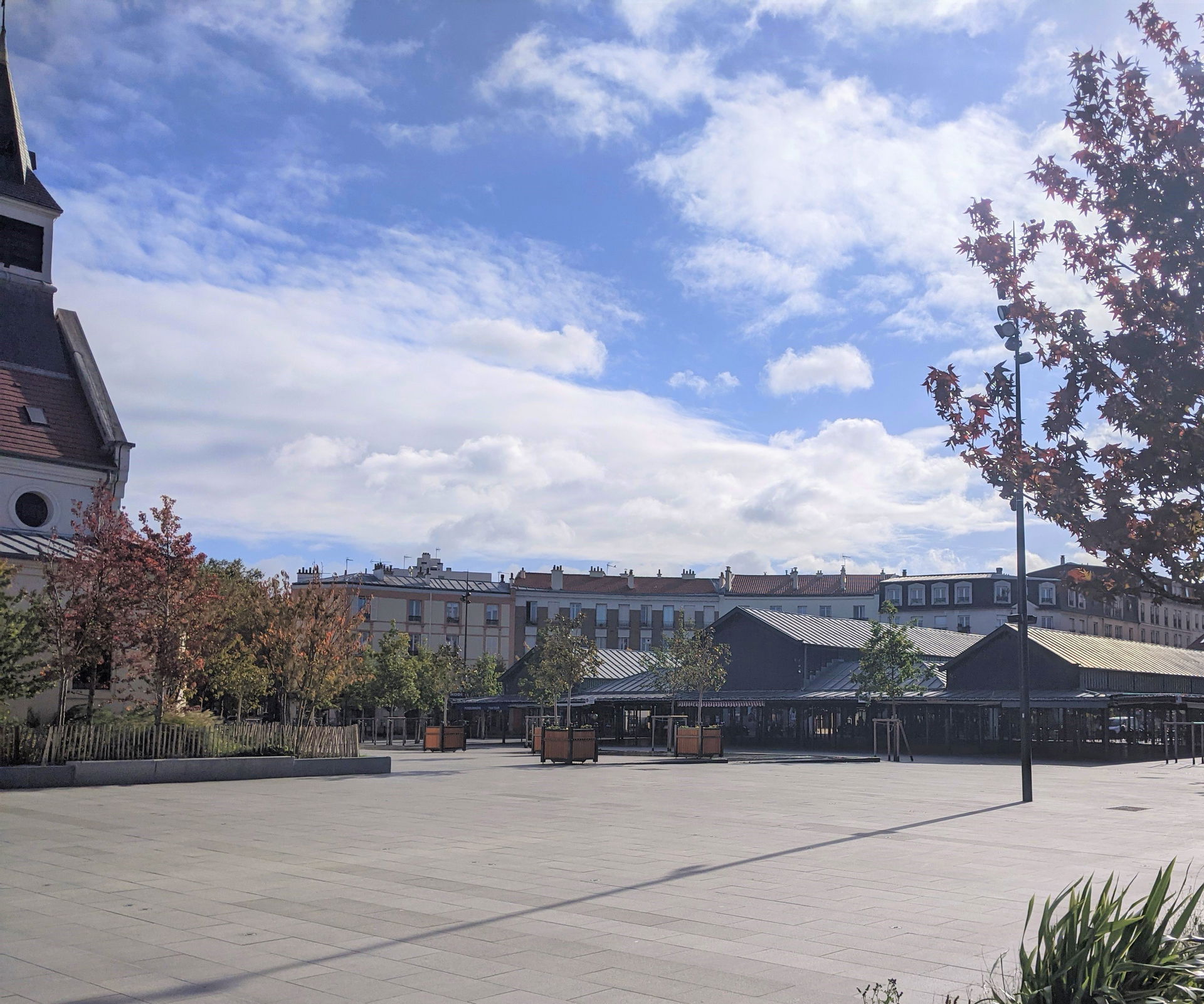 Place de la Liberté, Centre-ville de La Garenne Colombes, à pro…
