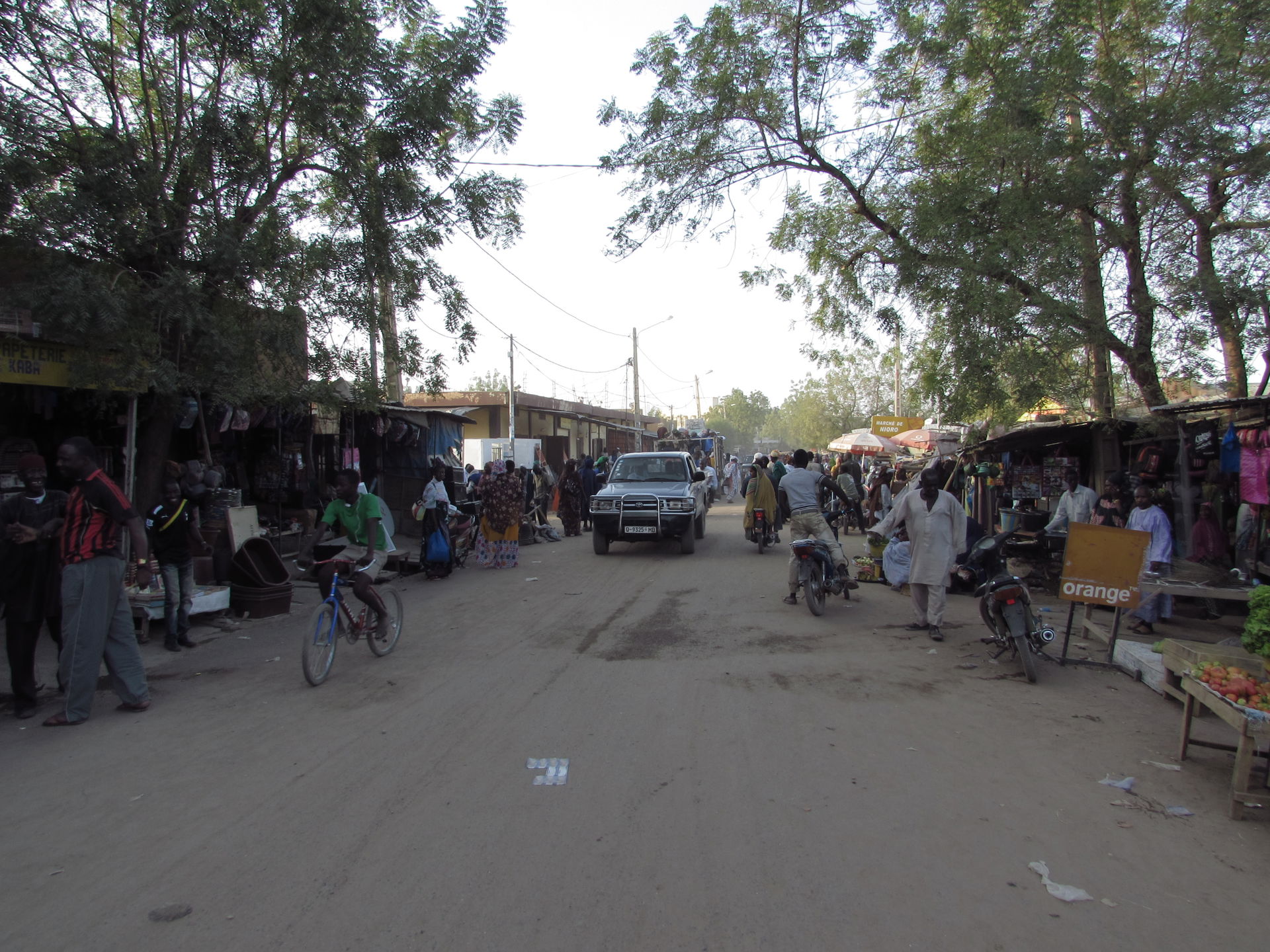 Straßenszene in Nioro du Sahel im Nordwesten Malis