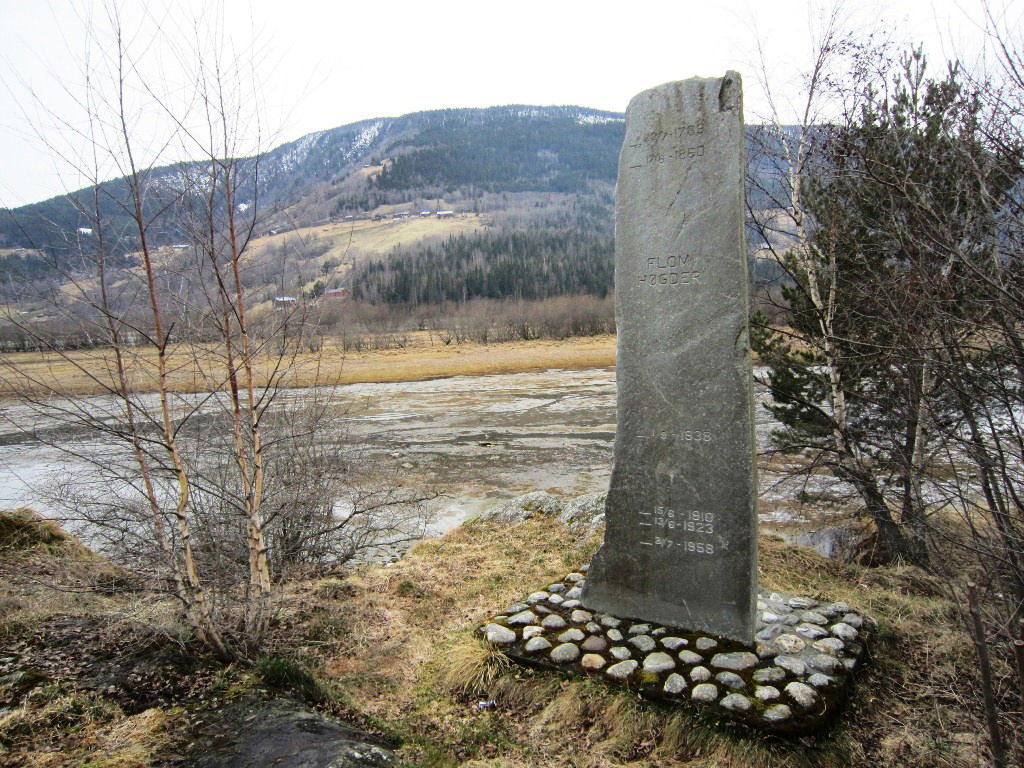 Flomstøtte ved Otta-elven i Lalm (Vågå)
