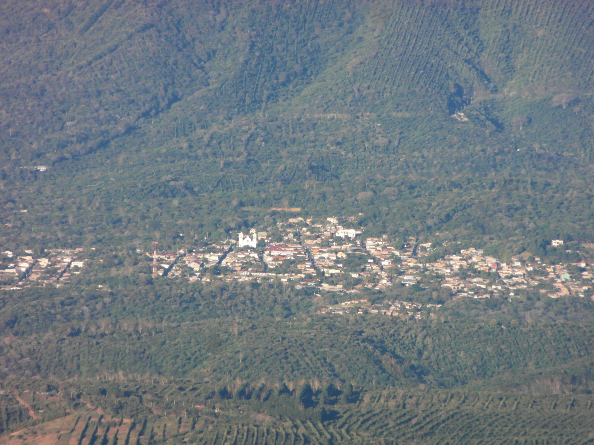 Pueblito de Apaneca a la distancia