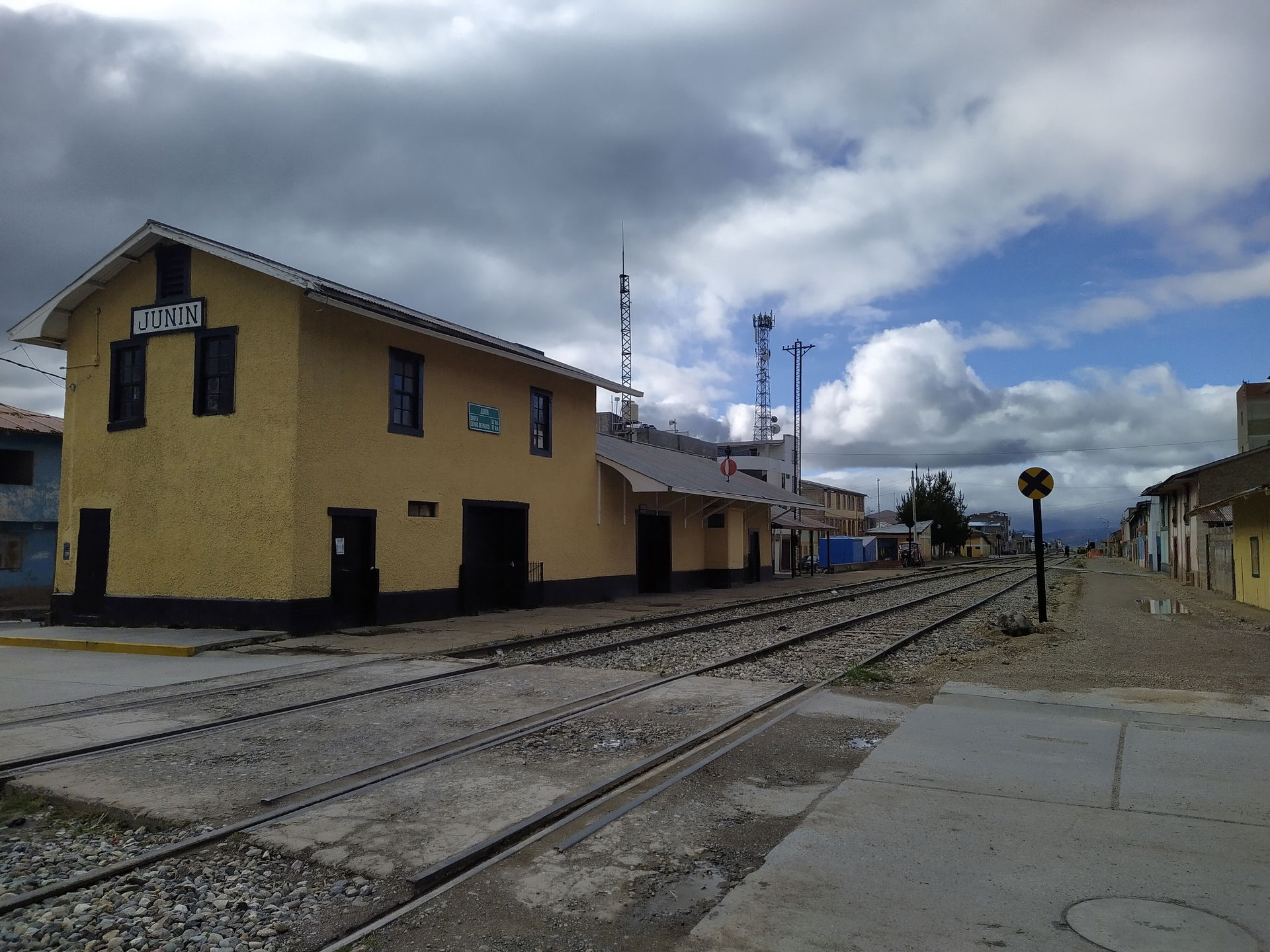 Junin train station