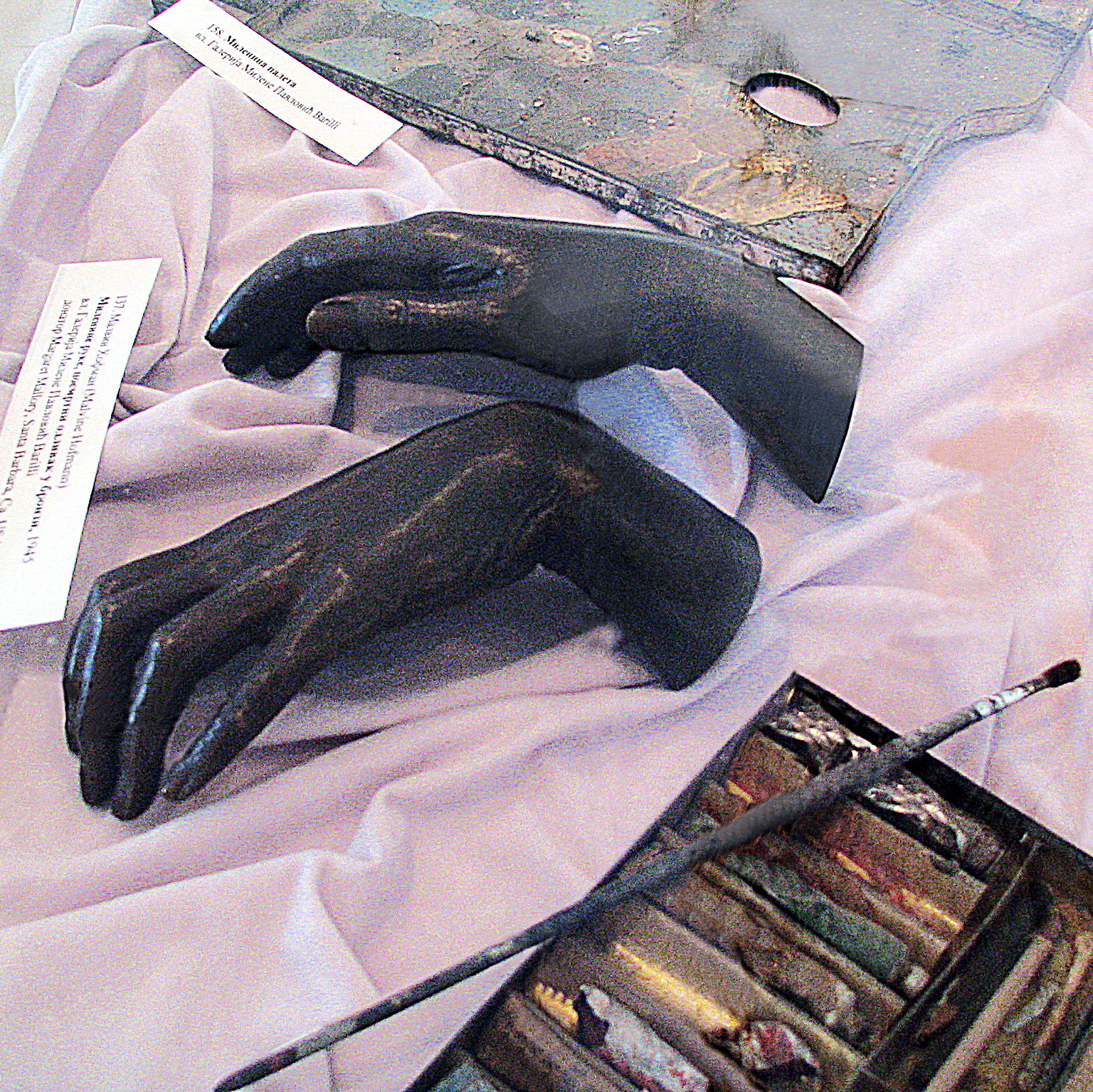 Hands of Milena Pavlović Barili 1945