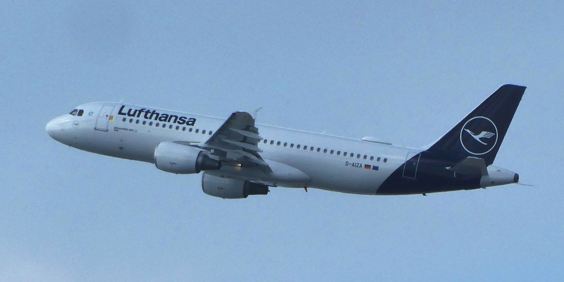 Lufthansa-Airbus-A320-214 (D-AIZA) beim Start in westlicher Ric…