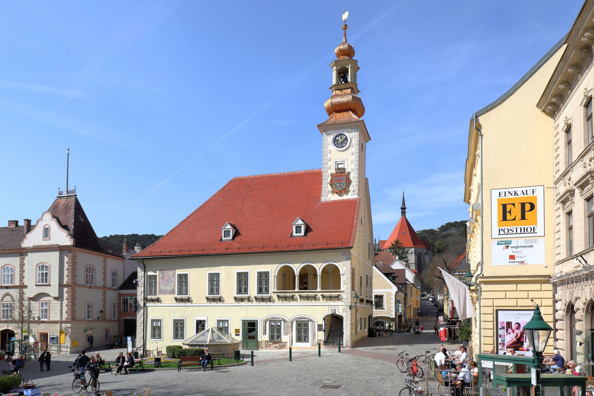 Das alte Rathaus am Schrannenplatz in der niederösterreichische…