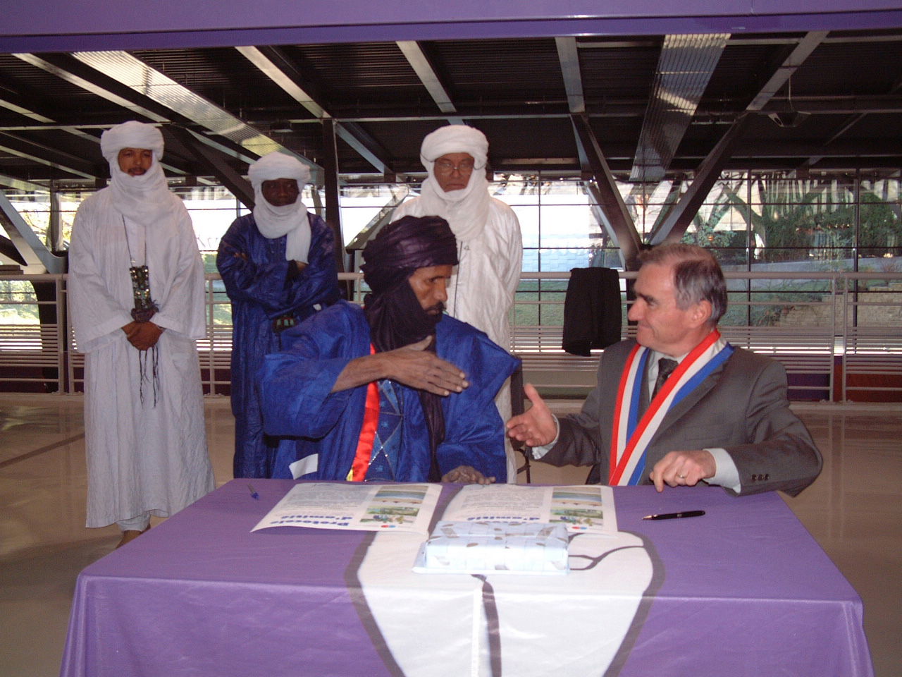 Signature du protocole d'amitié, renforçant le jumelage St Jean…