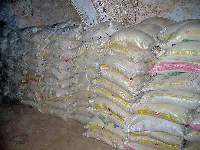 Décembre 2005, mise en place de la banque de céréales de Tessal…