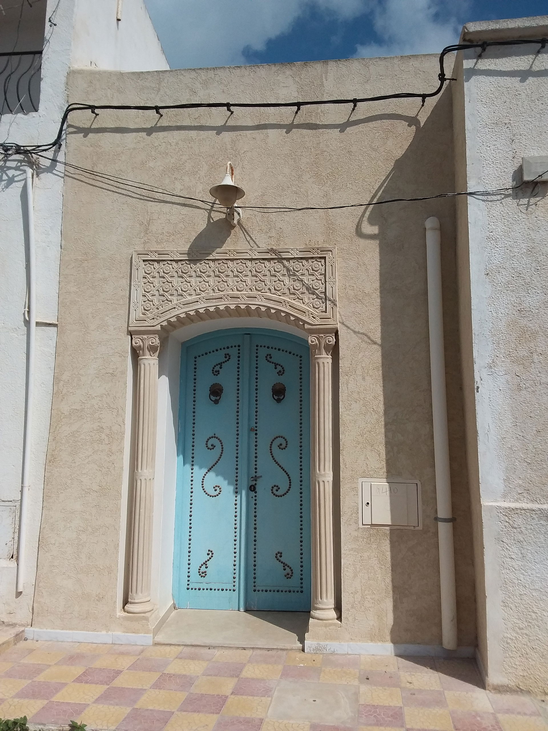 going around and through the old city it's possible to check ch…
