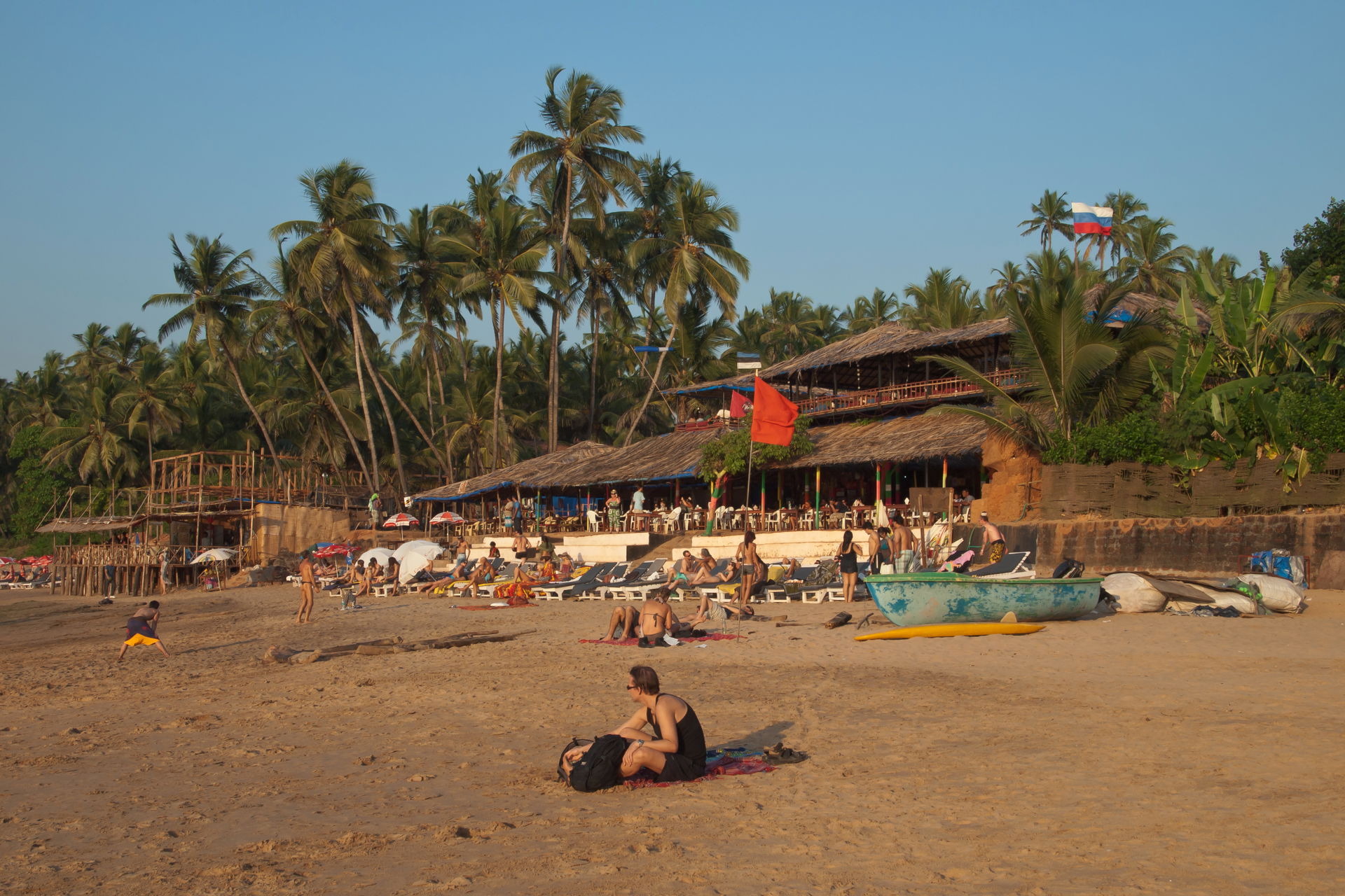 People on the beach of Anjuna. Curlies is the most popular amon…