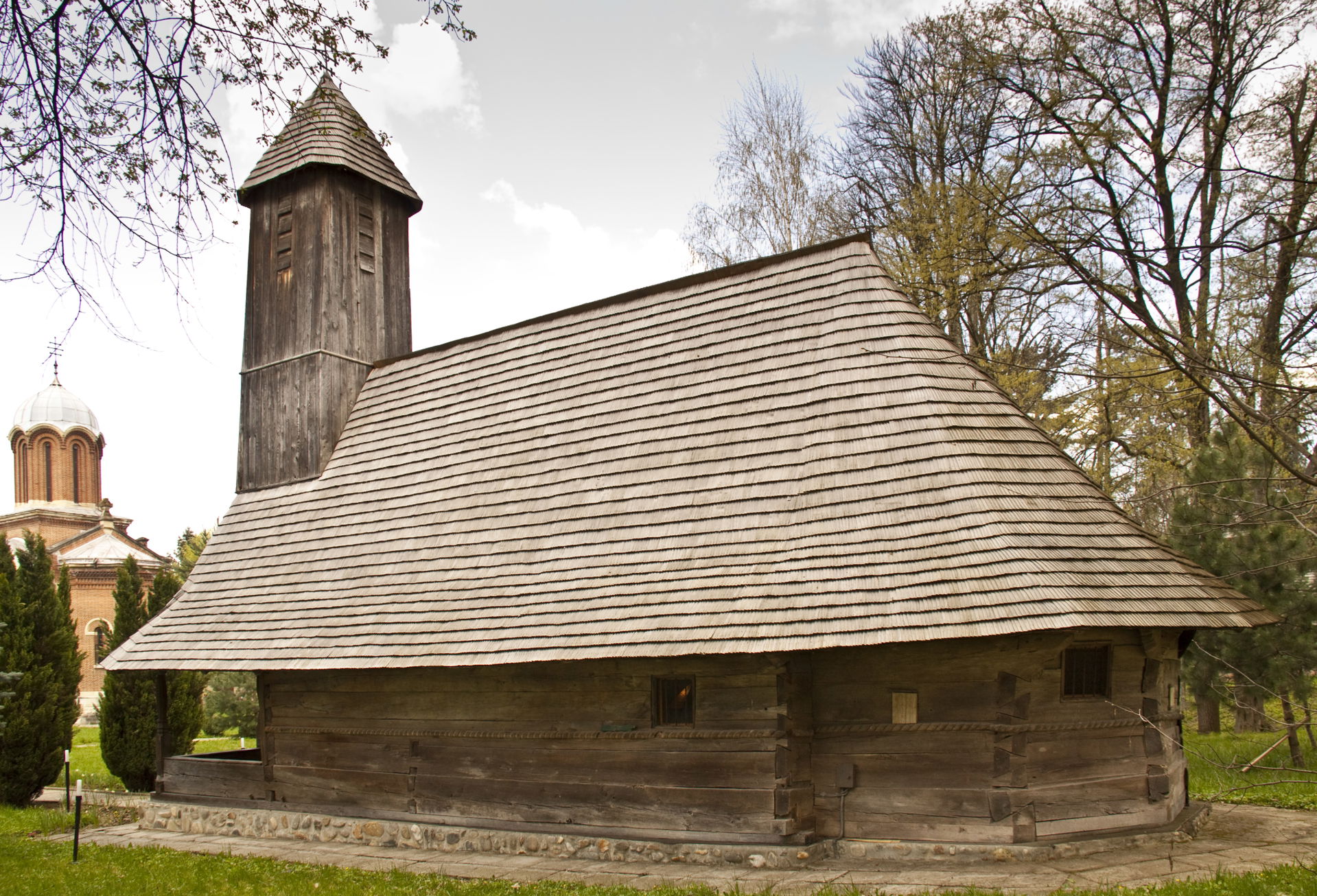 Palanga, Vâlcea county, Romania: the wooden church moved in Cur…