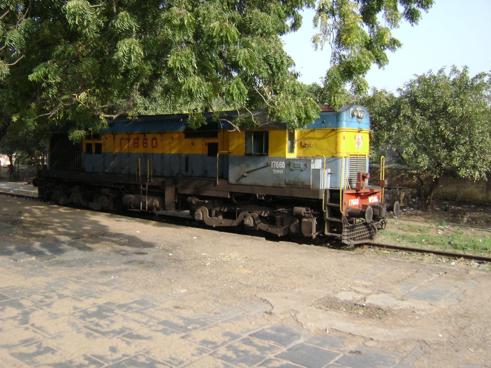 17660 WDM-2 loco at (Dronachalam) Dhone Junction
Loco road numb…