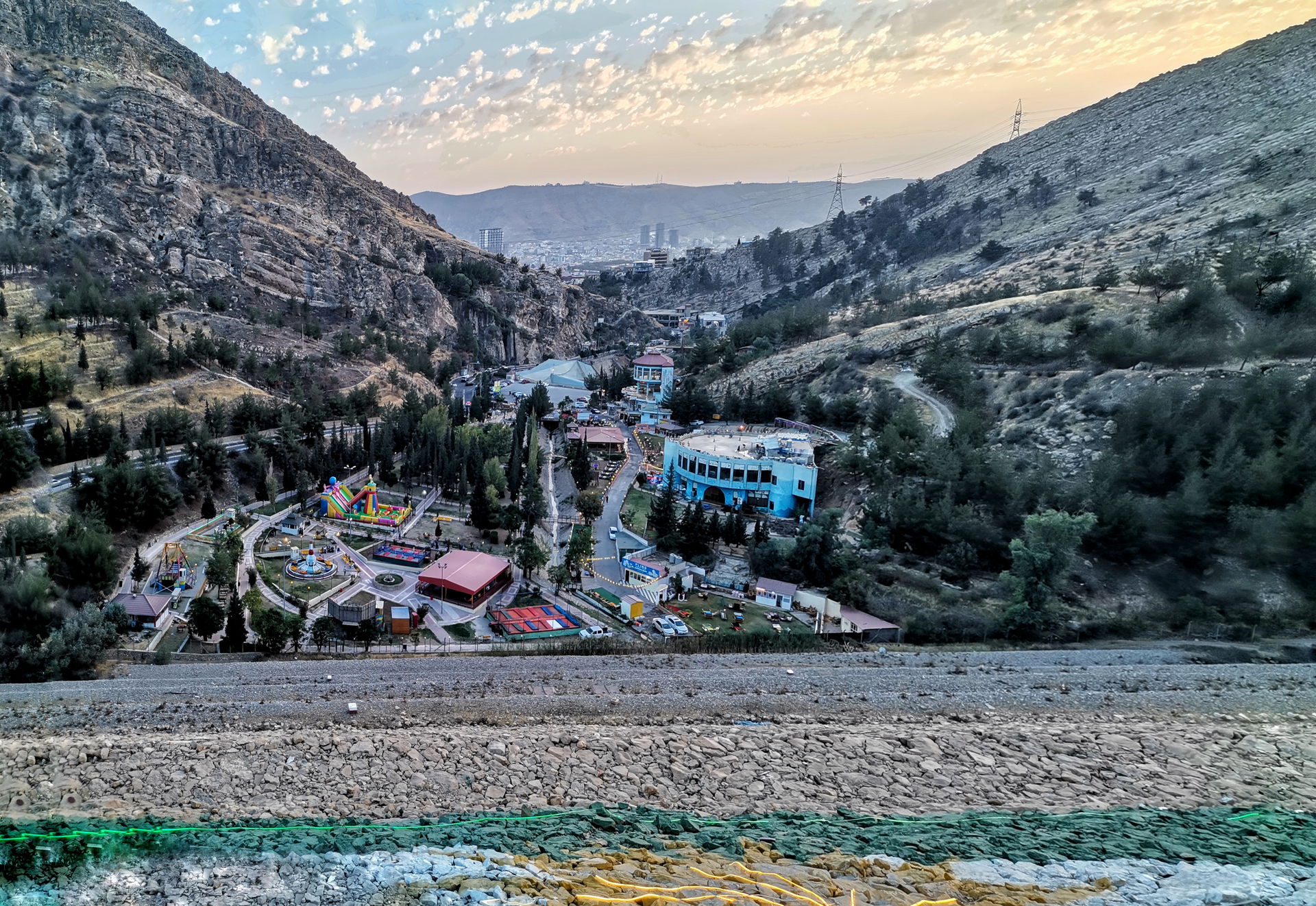 Captured gali with Duhok city in long distance on Duhok Dam