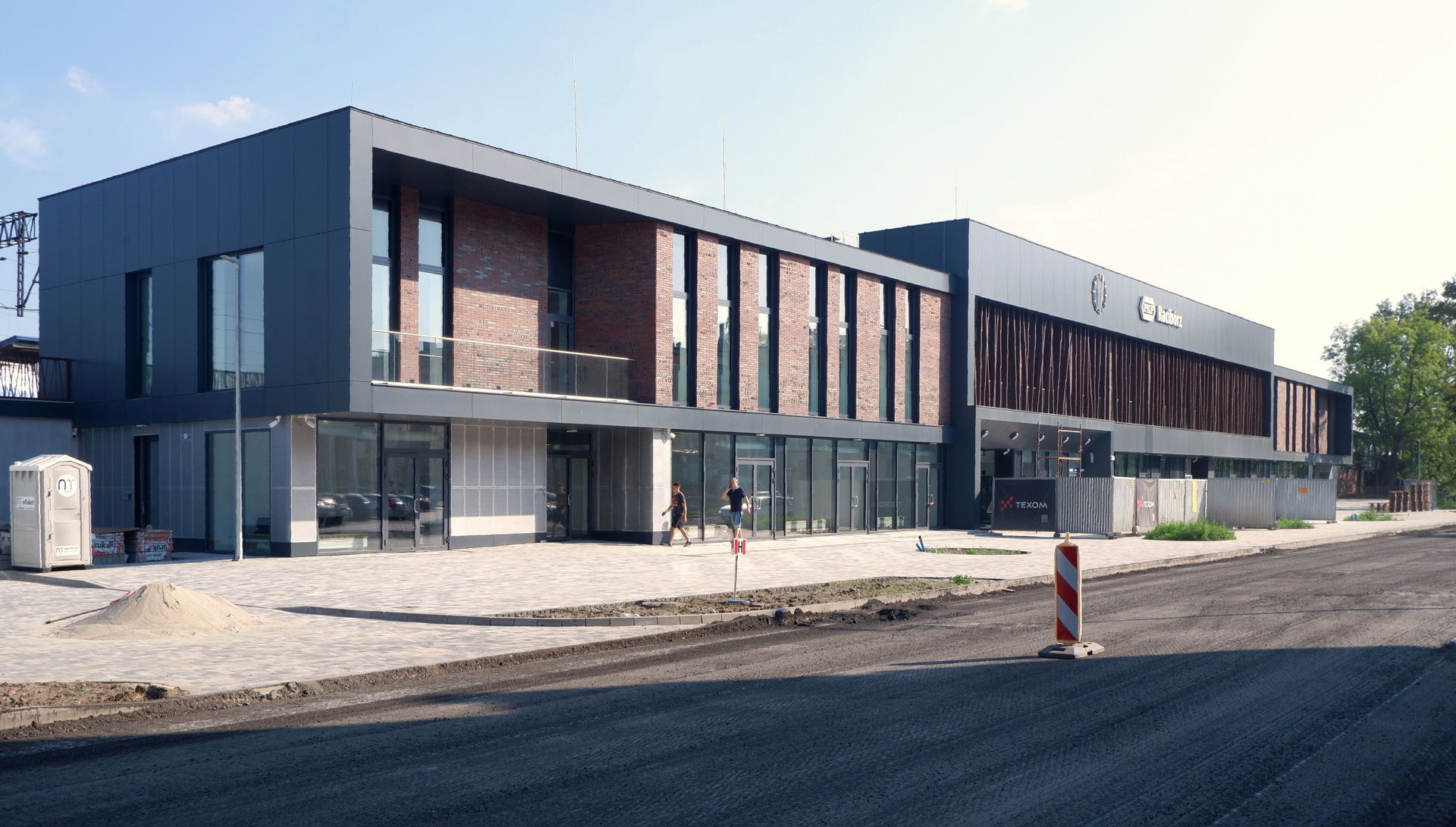 Construction of the new railway station building in Racibórz, U…