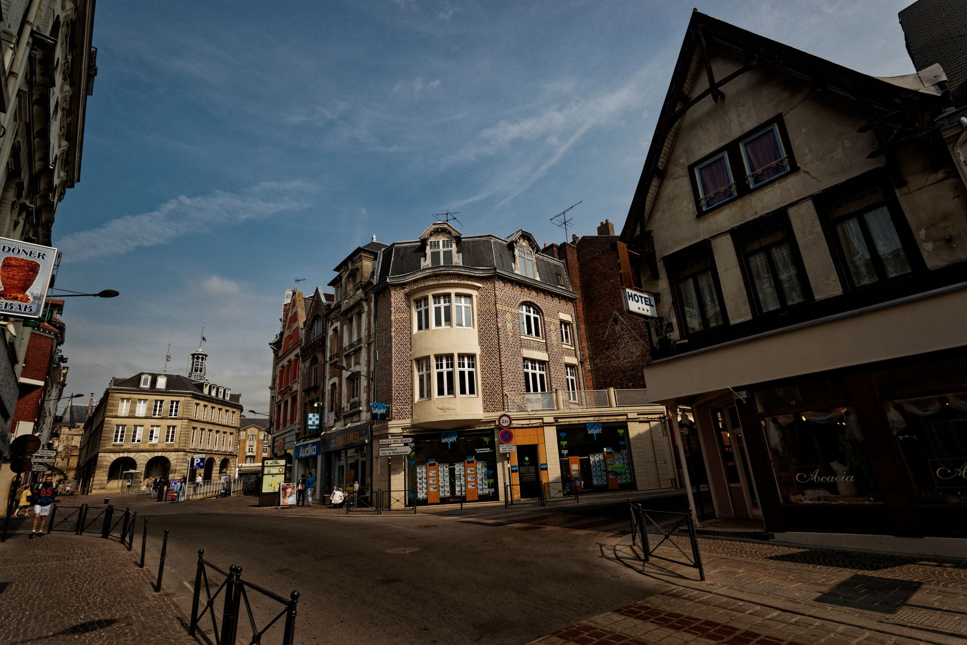 Saint-Quentin - Rue Émile Zola - View East