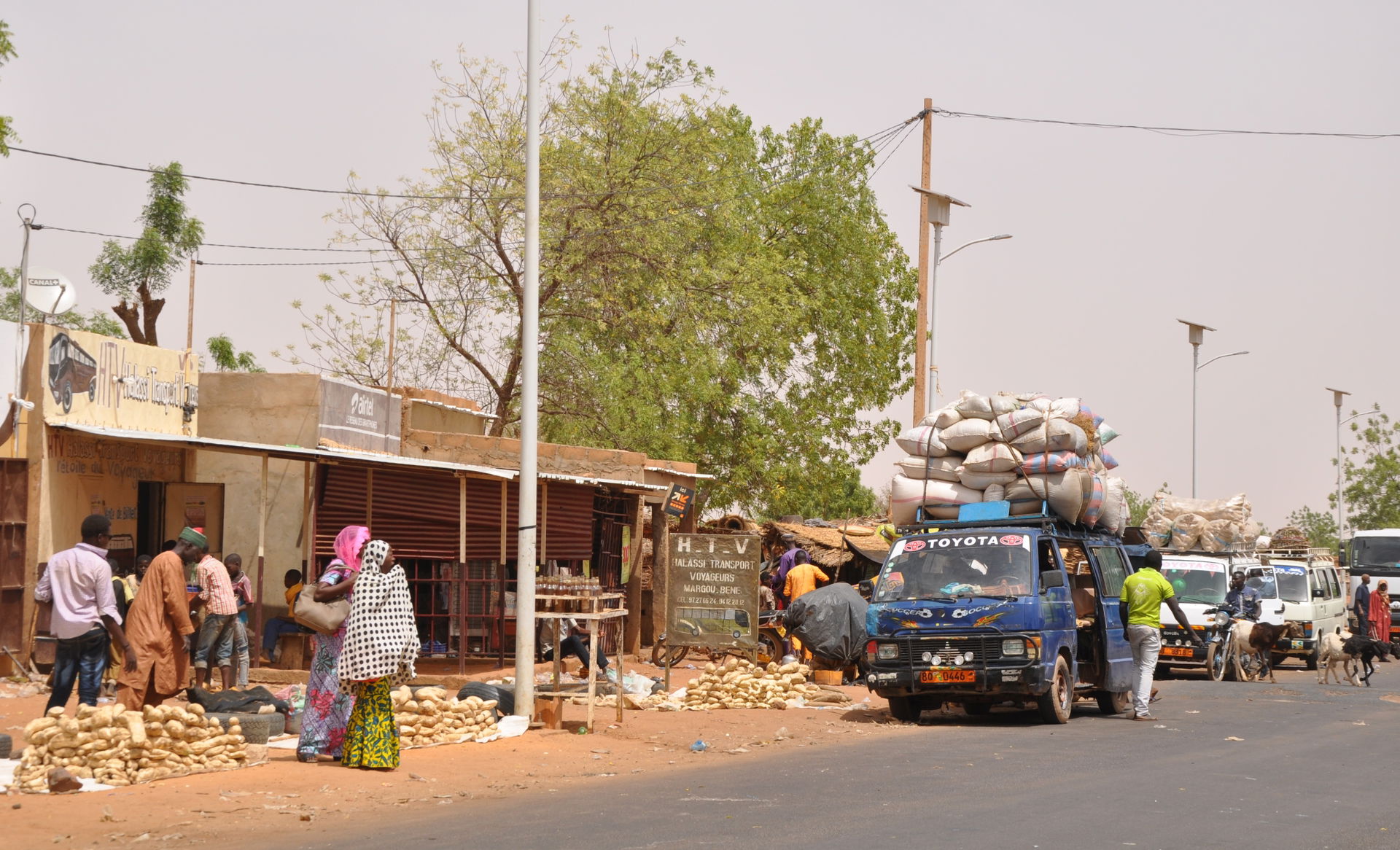 A street scene in the Koudou Gandé (= Margou Benné) neighborhoo…