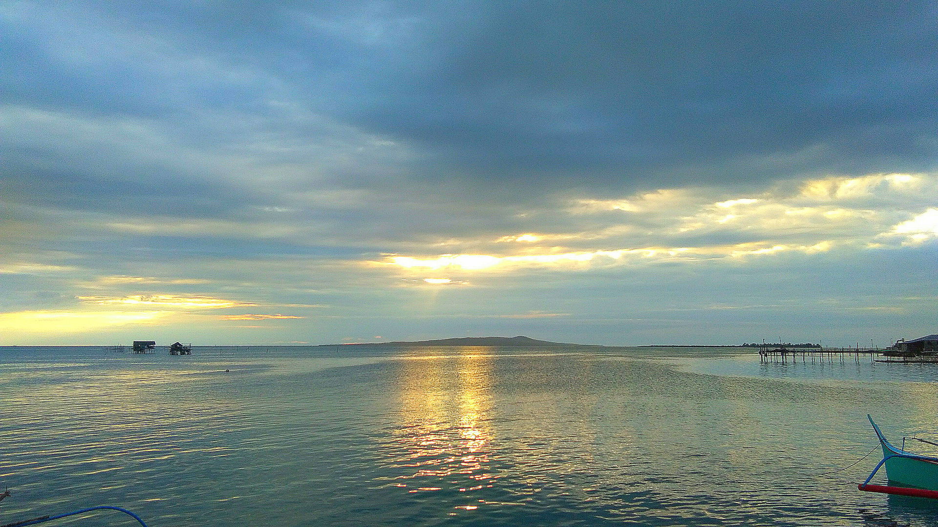 Manicani Island, Guiuan, Eastern Samar at sunset (view west fro…