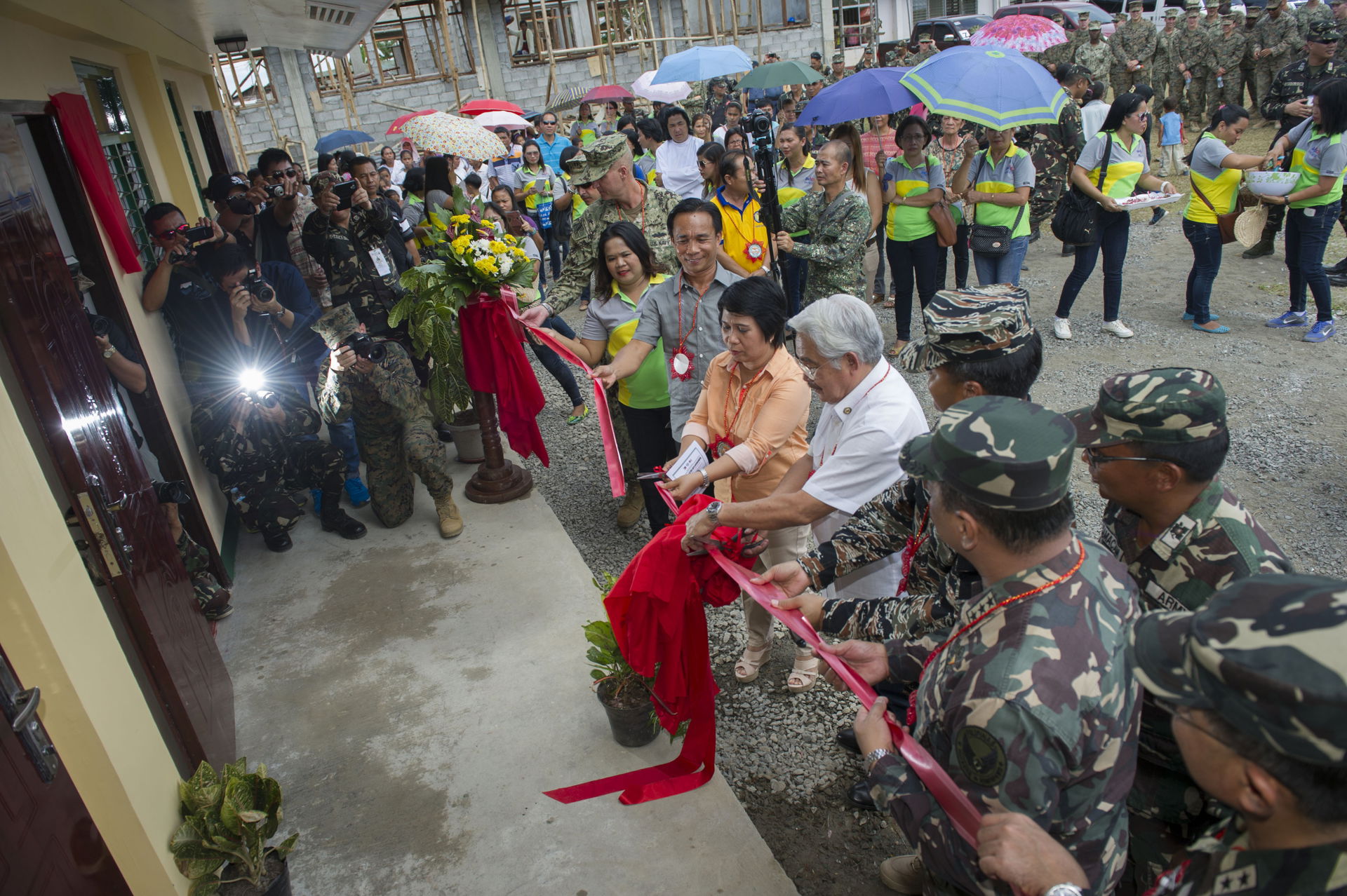 Rosmarie F. Gardose, mayor of Tapaz municipality, and Victor A.…