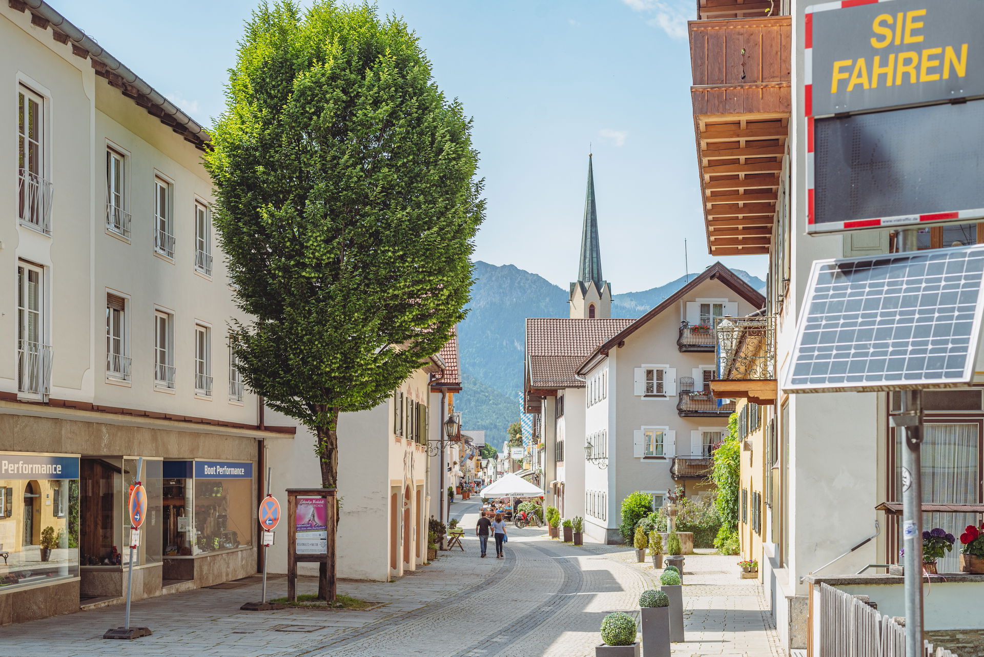 View along the Ludwigstraße in Garmisch-Partenkirchen.
