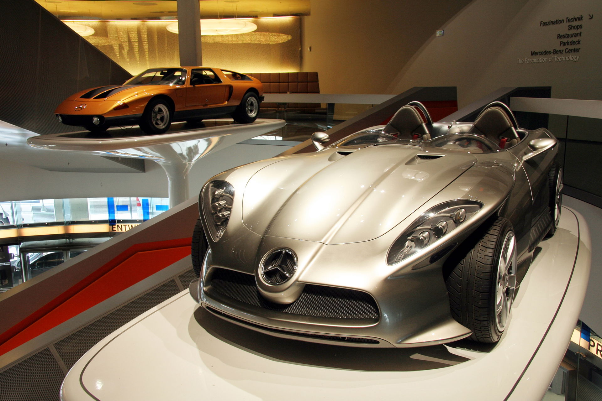 Mercedes-Benz C111 Prototype / Mercedes-Benz F400 "Carving" Pro…