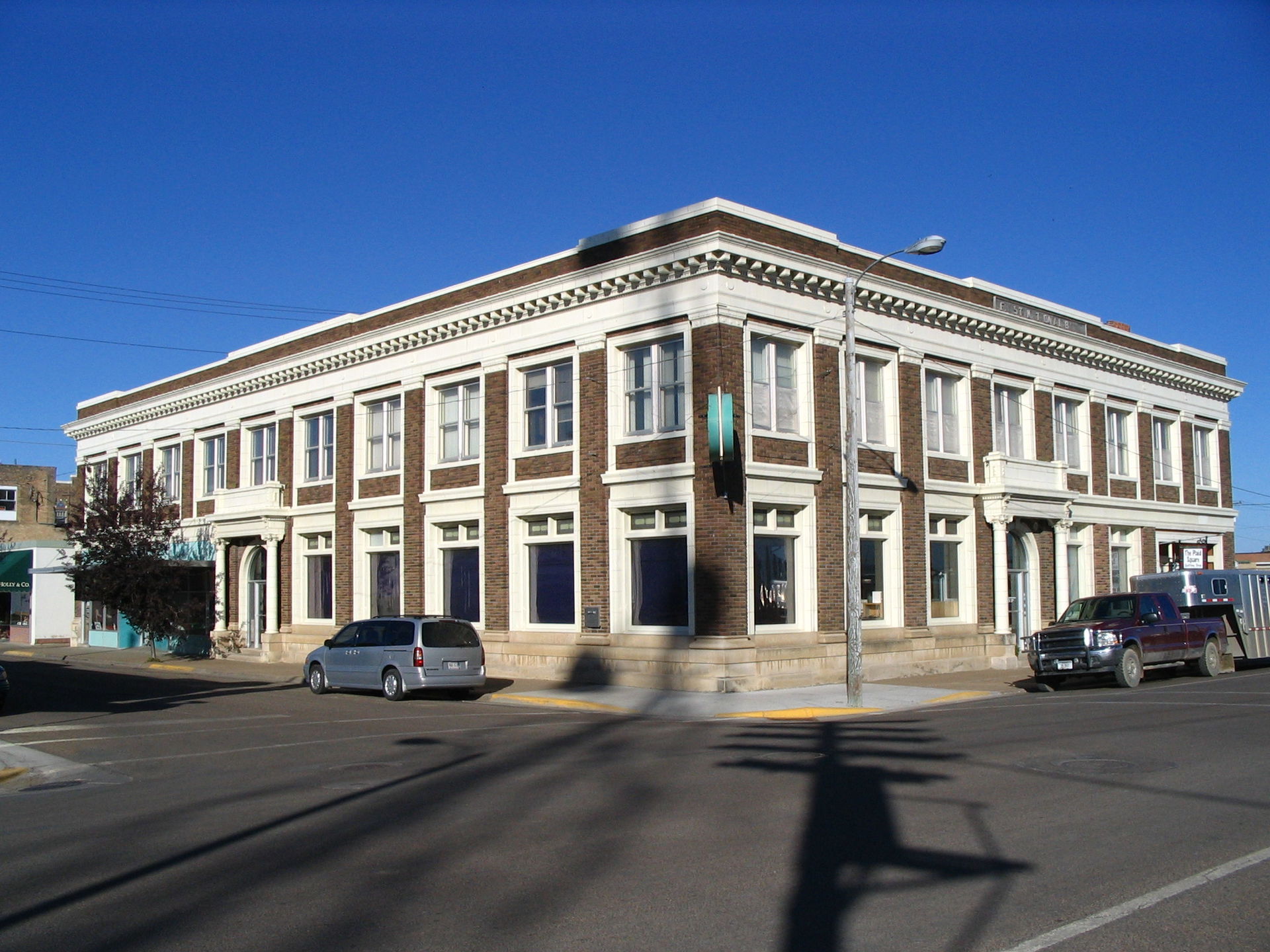 The National Register-listed First National Bank Building in Gl…