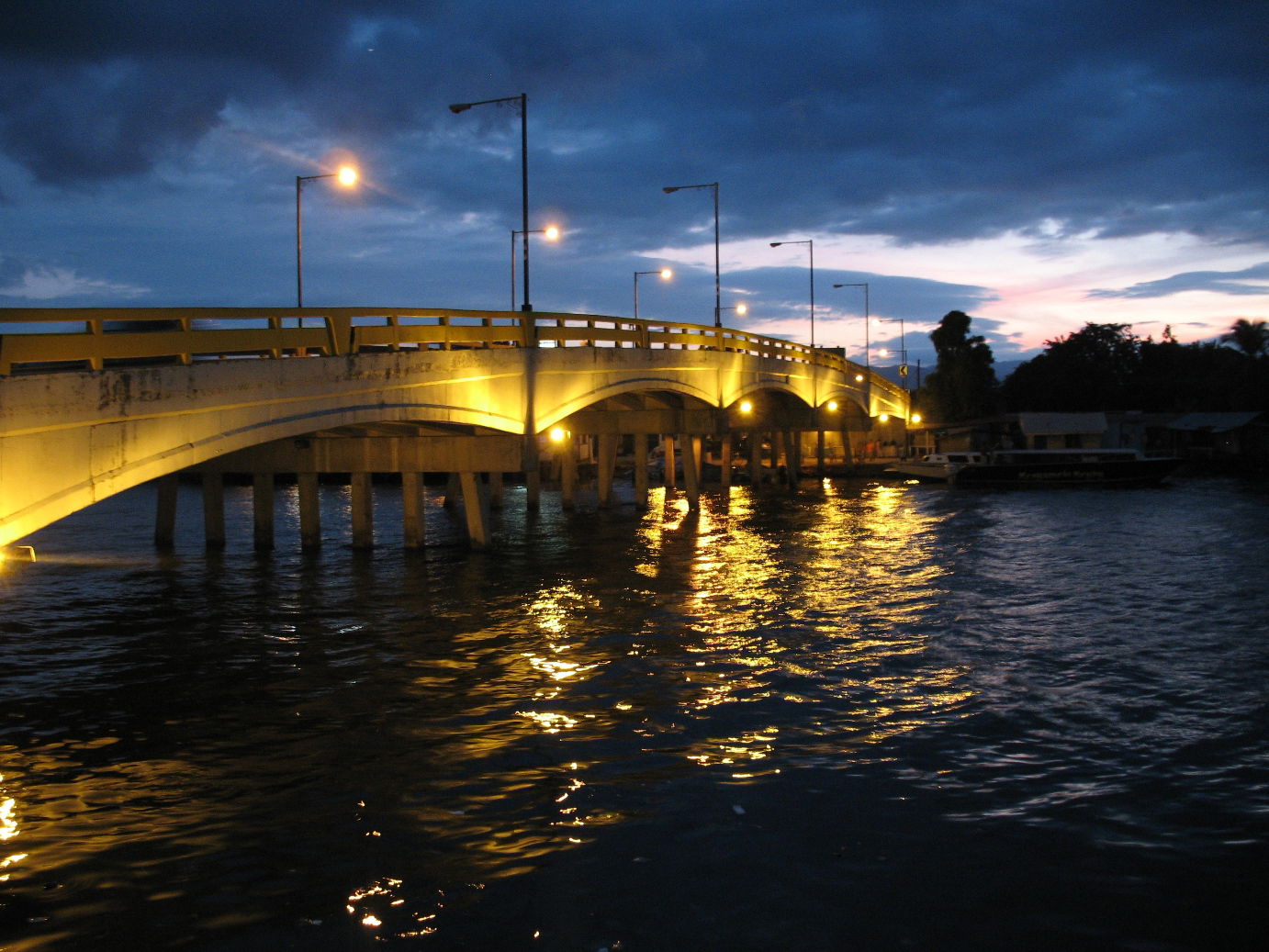 El Malecon en Puerto Cortes, Honduras. Photo by : Dennis Garcia.