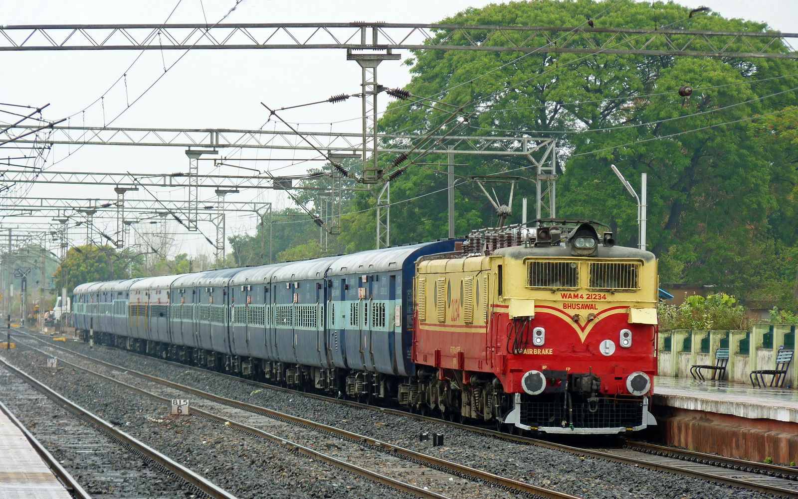 Nagpur - Bhusawal SF Express at Ghoradongri Railway Station