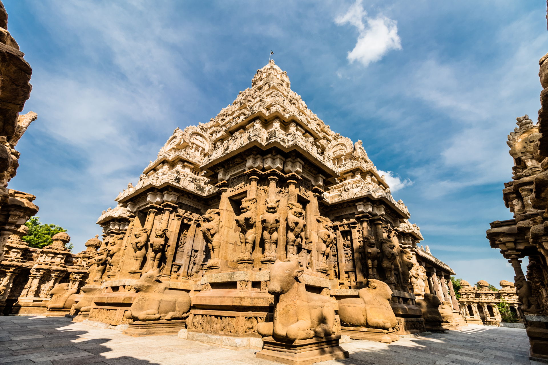 KAILASANATHA TEMPLE, Kanchipuram is the biggest sand stone temp…