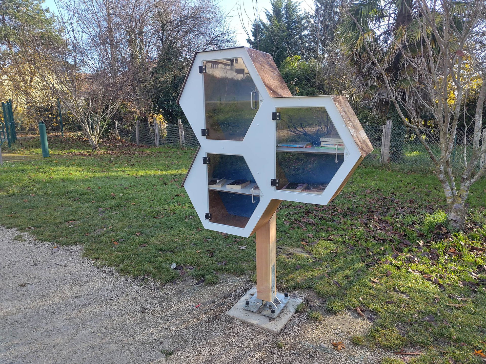 Boîte à livres à Ferney-Voltaire