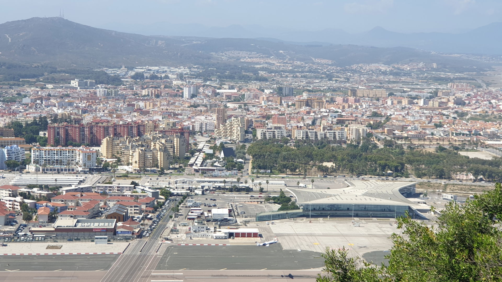 Vista de La Línea de Concepción y el Aeropuerto de Gibraltar de…