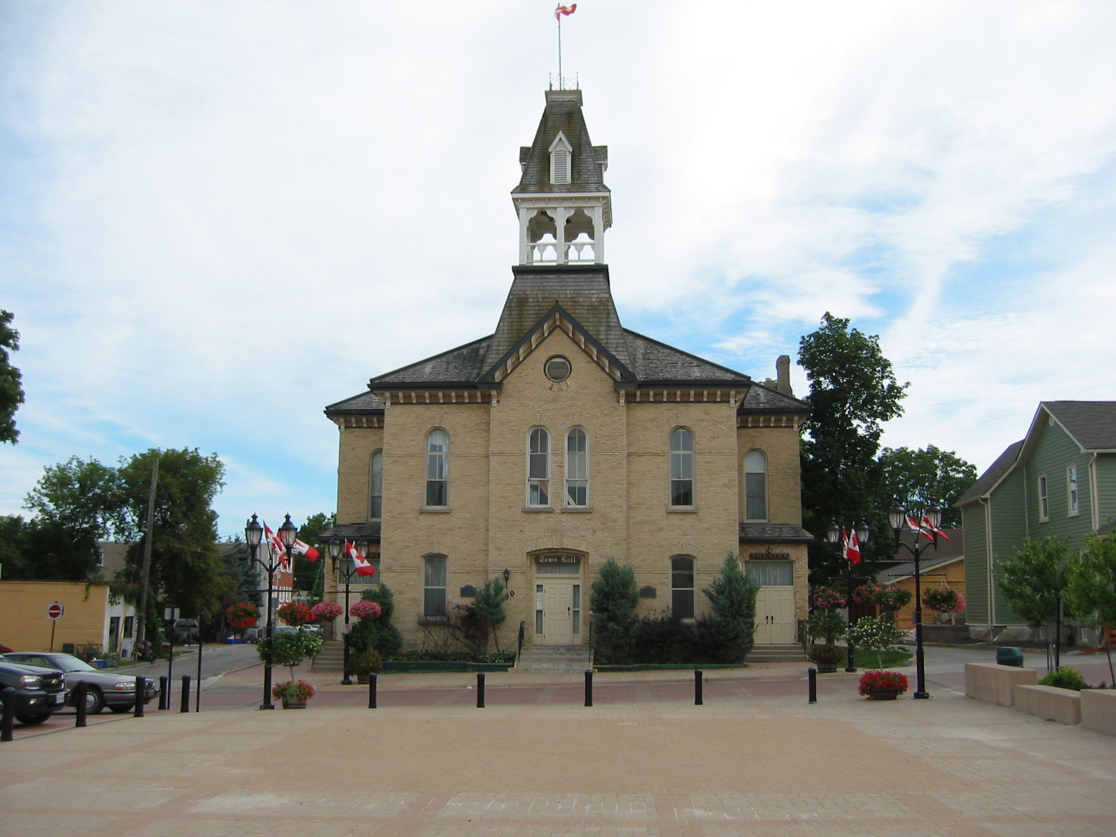 Newmarket's Old Town Hall, photographed by me, Kelisi on 17 Aug…