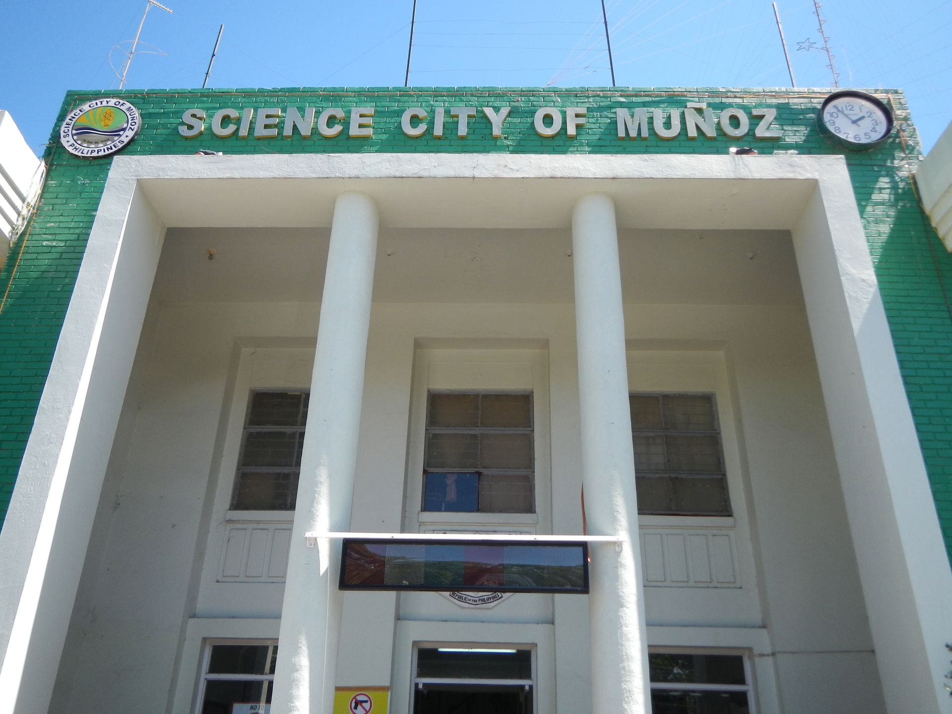 These are the rare photos of tje Town hall and scenic Science C…